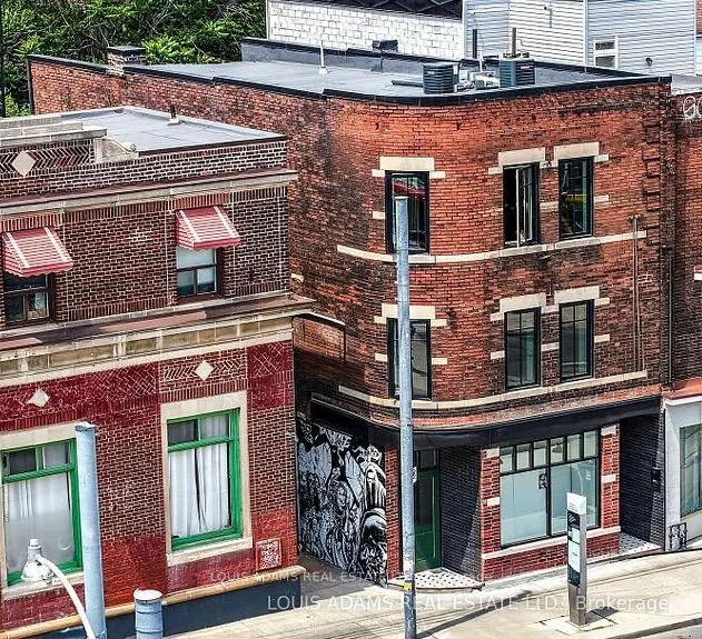 2215 Dundas Street W