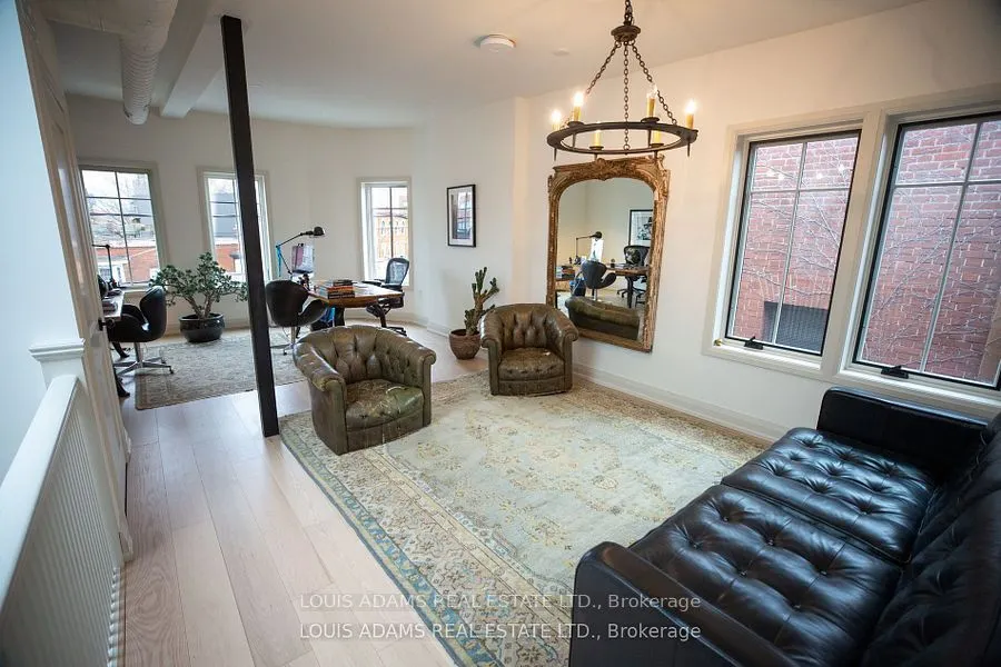 2215 Dundas Street W