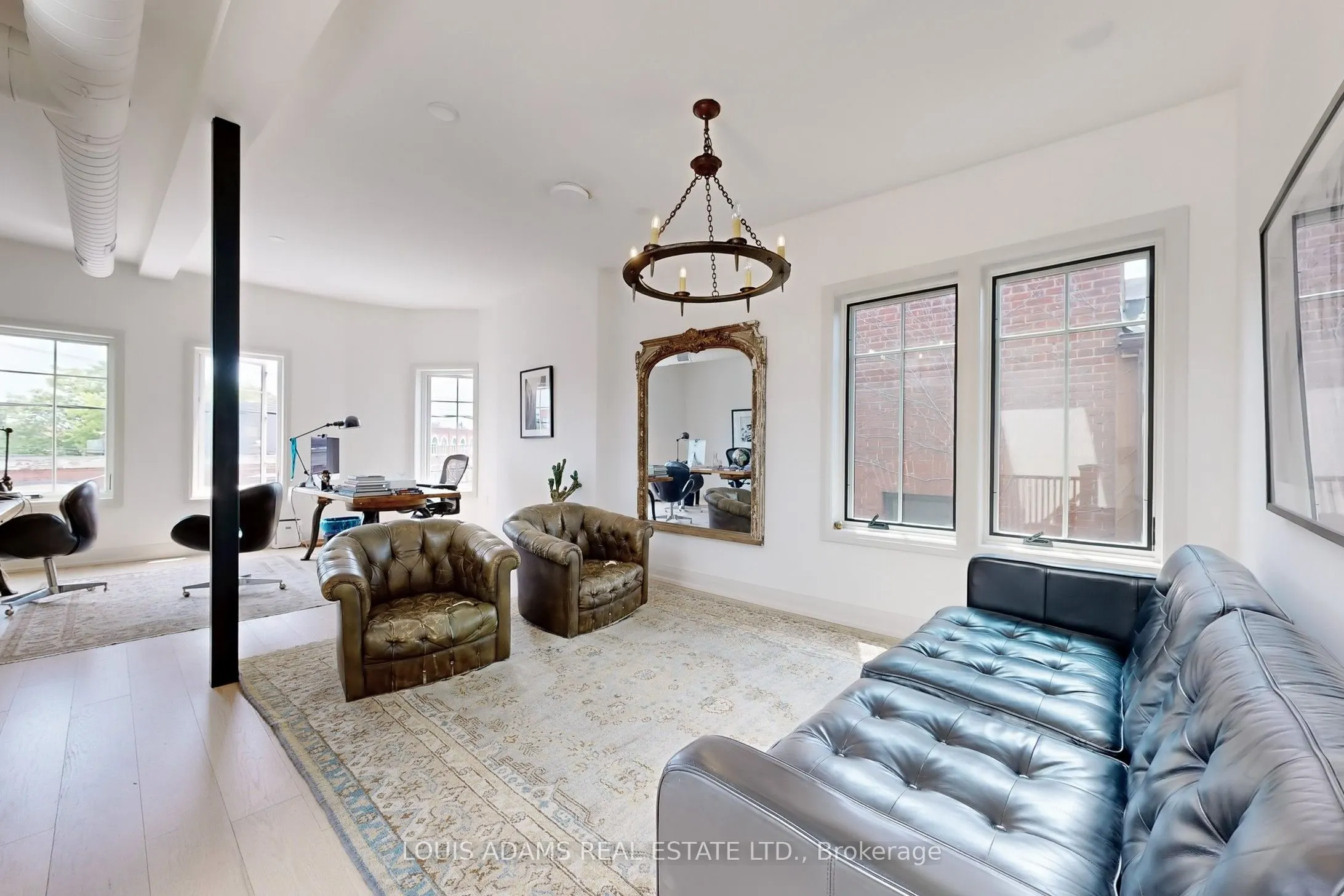 2215 Dundas Street W