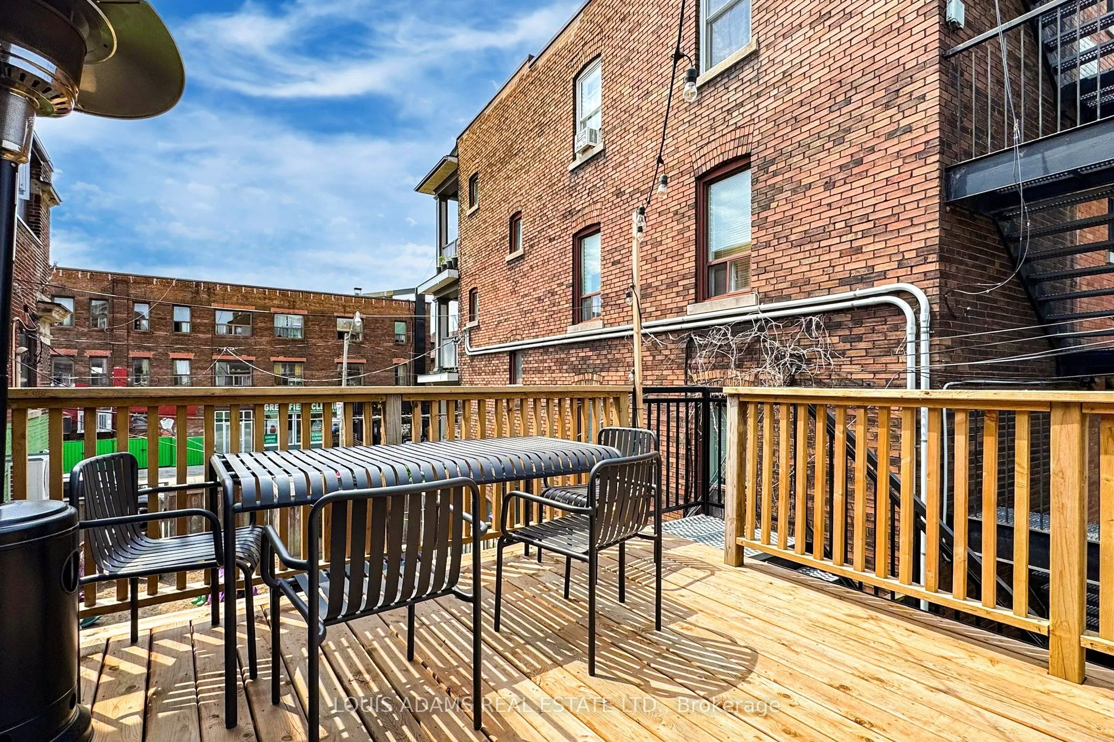 2215 Dundas Street W