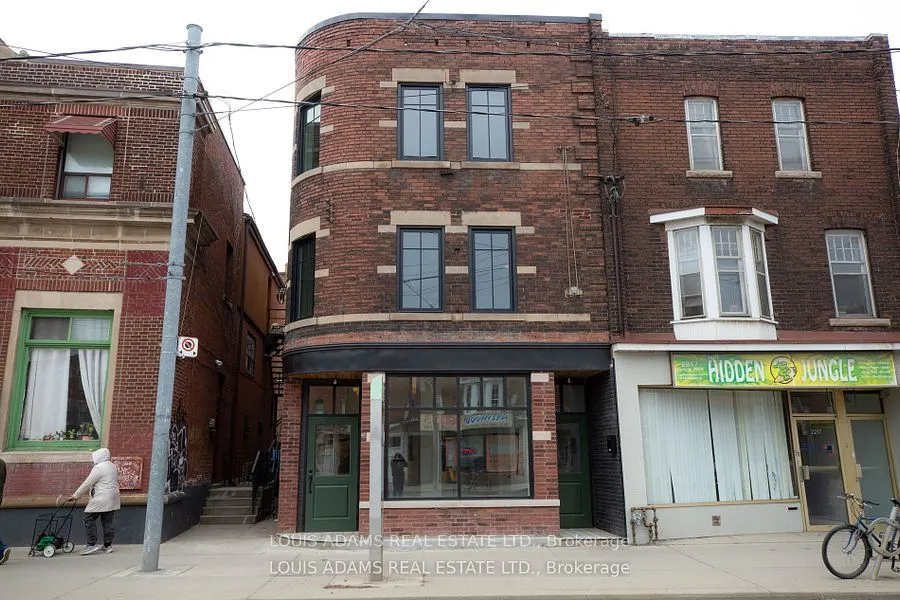 2215 Dundas Street W
