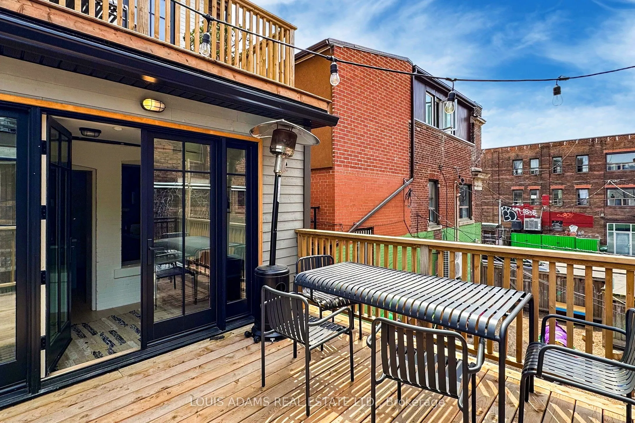 2215 Dundas Street W