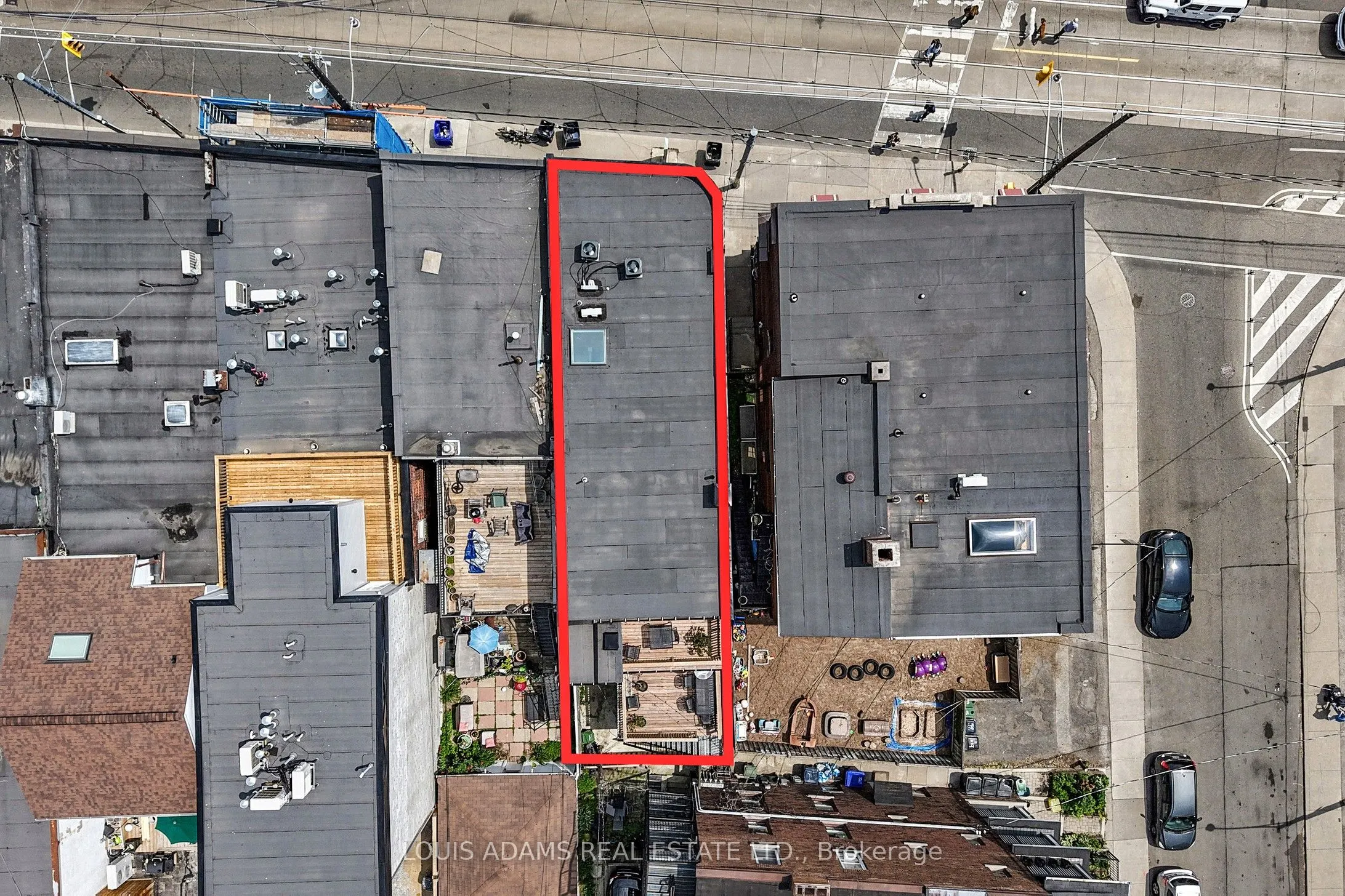 2215 Dundas Street W