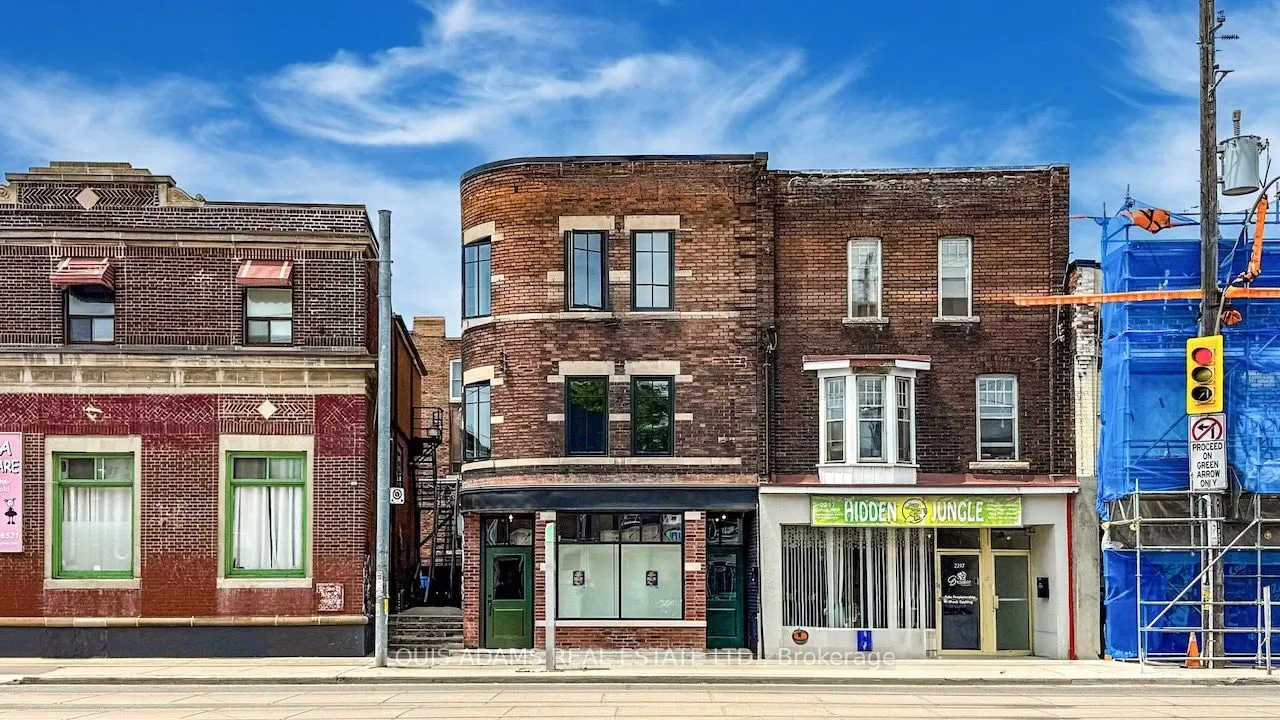 2215 Dundas Street W