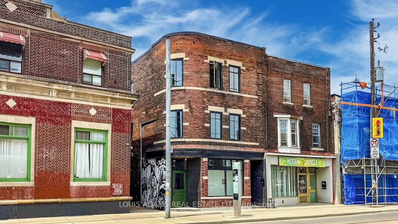 2215 Dundas Street W
