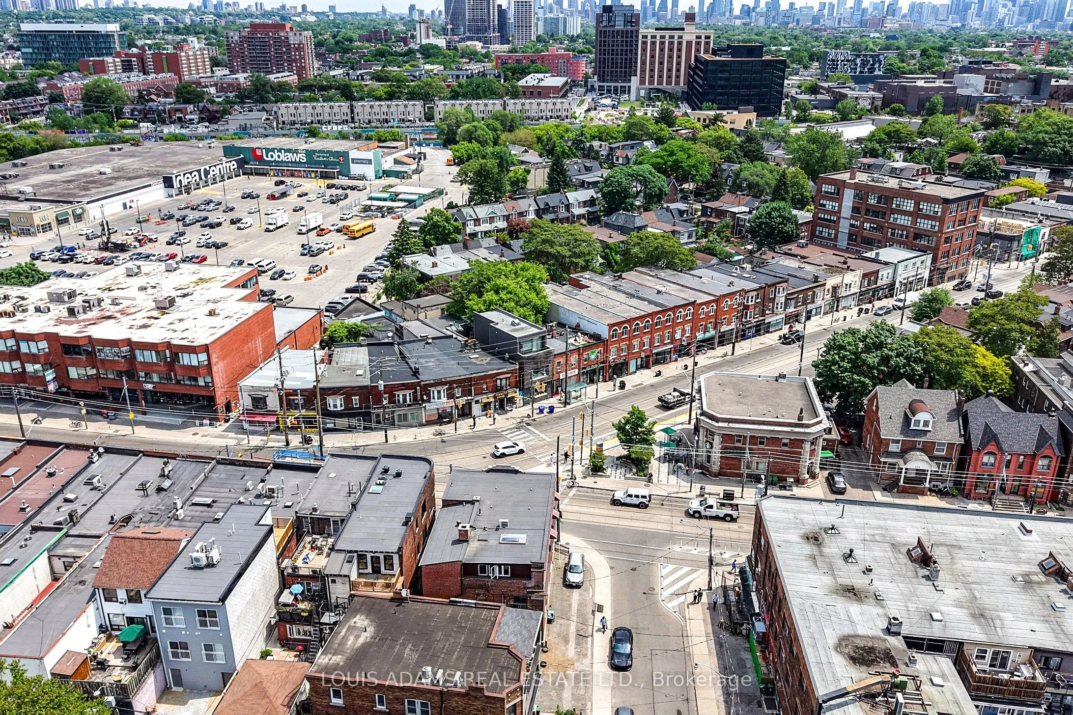 2215 Dundas Street W