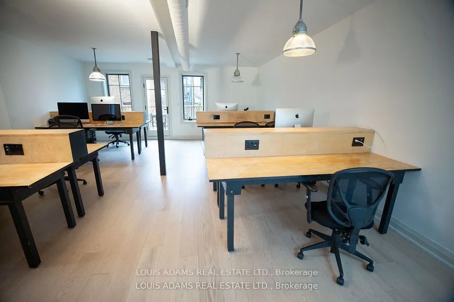 2215 Dundas Street W