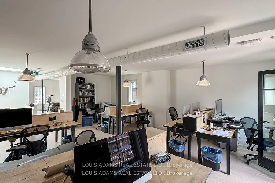 2215 Dundas Street W