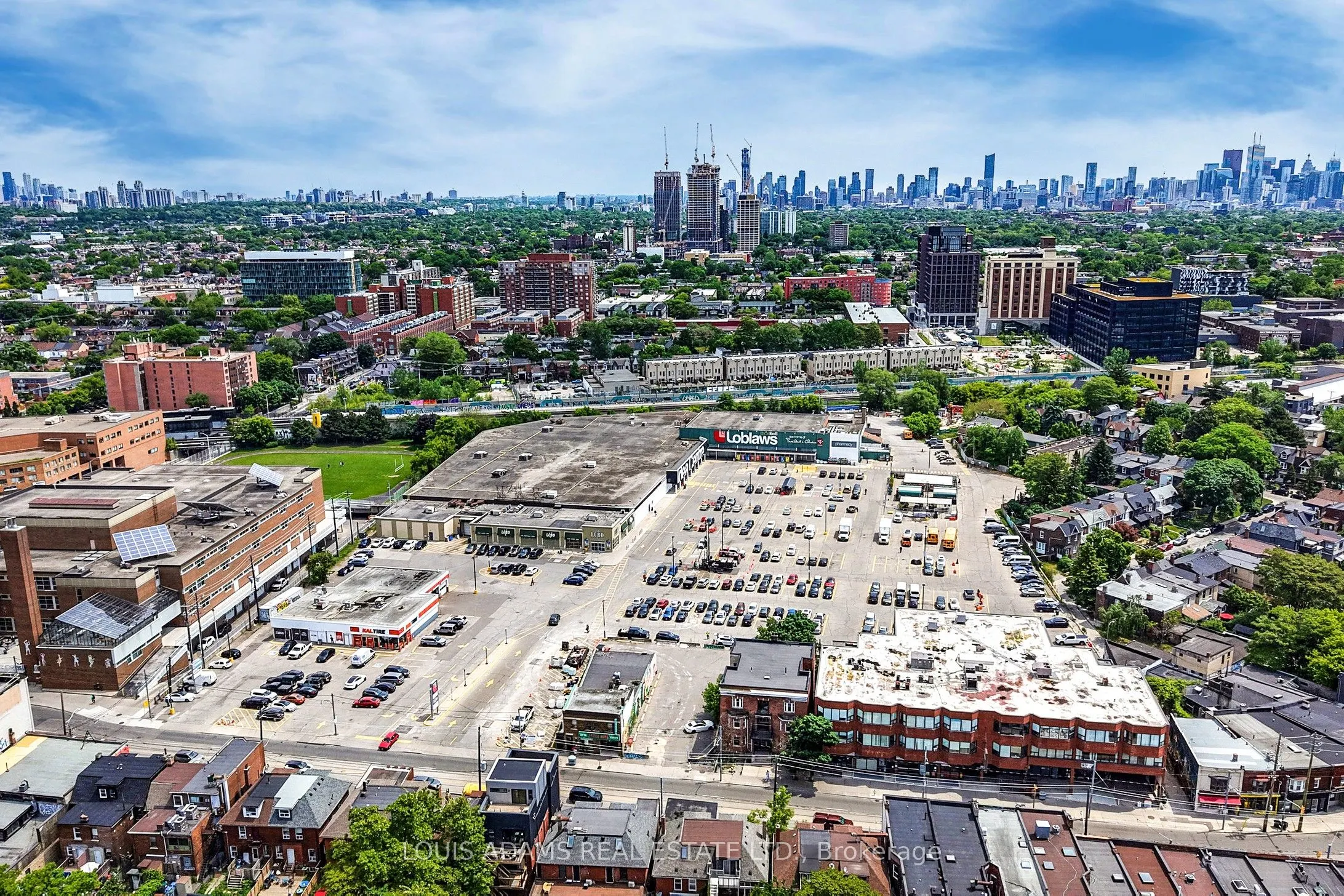 2215 Dundas Street W