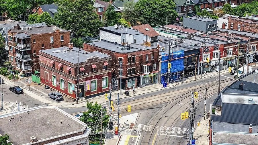 2215 Dundas Street W