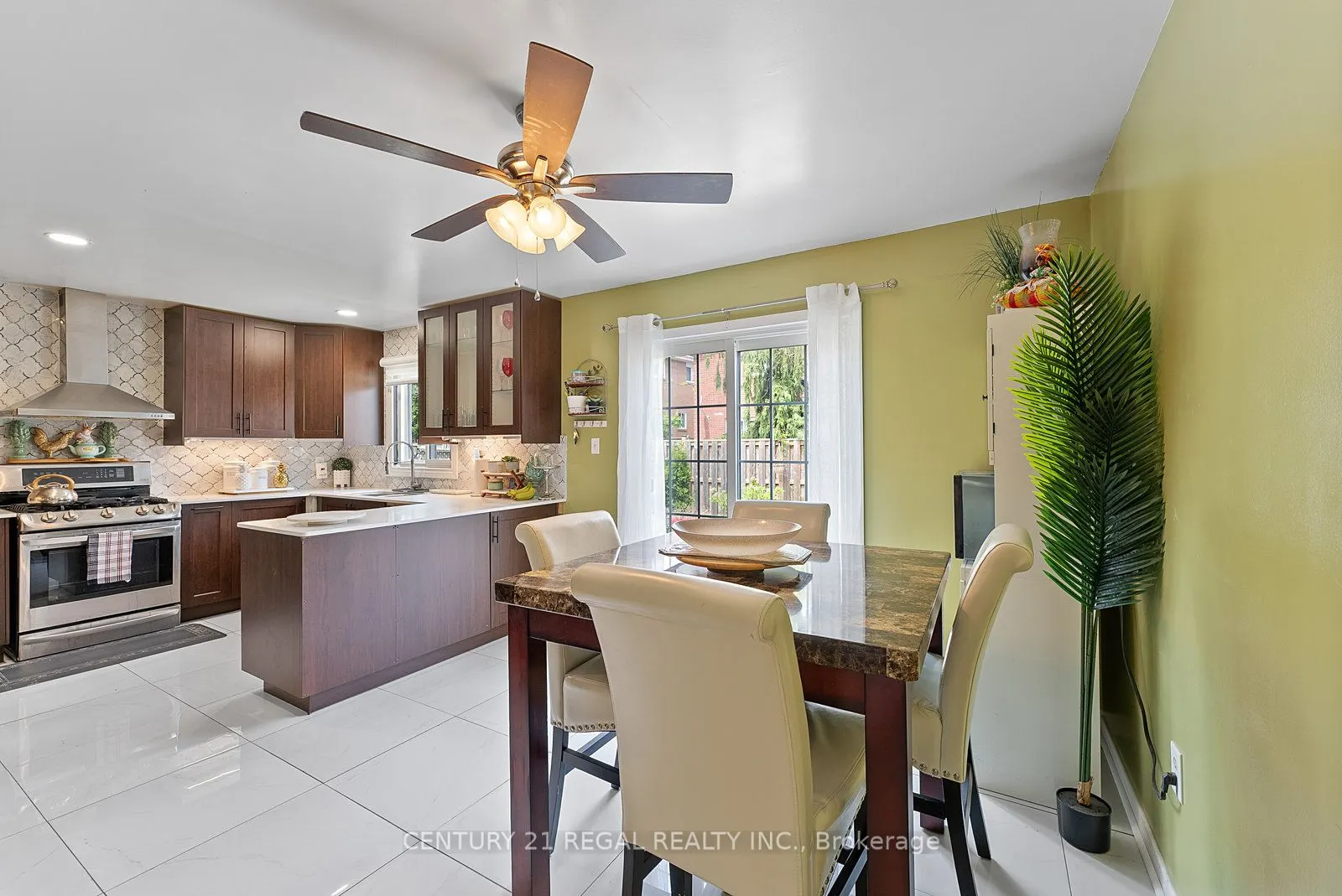 97 Hinchley Wood Grove