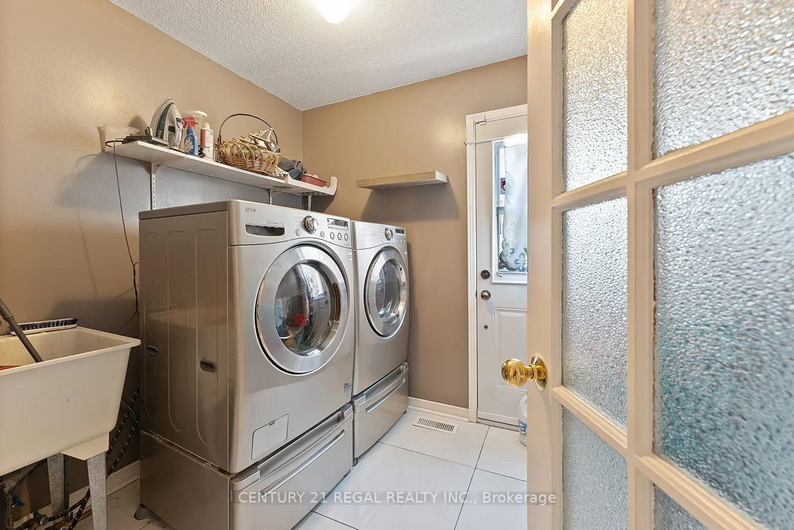 97 Hinchley Wood Grove