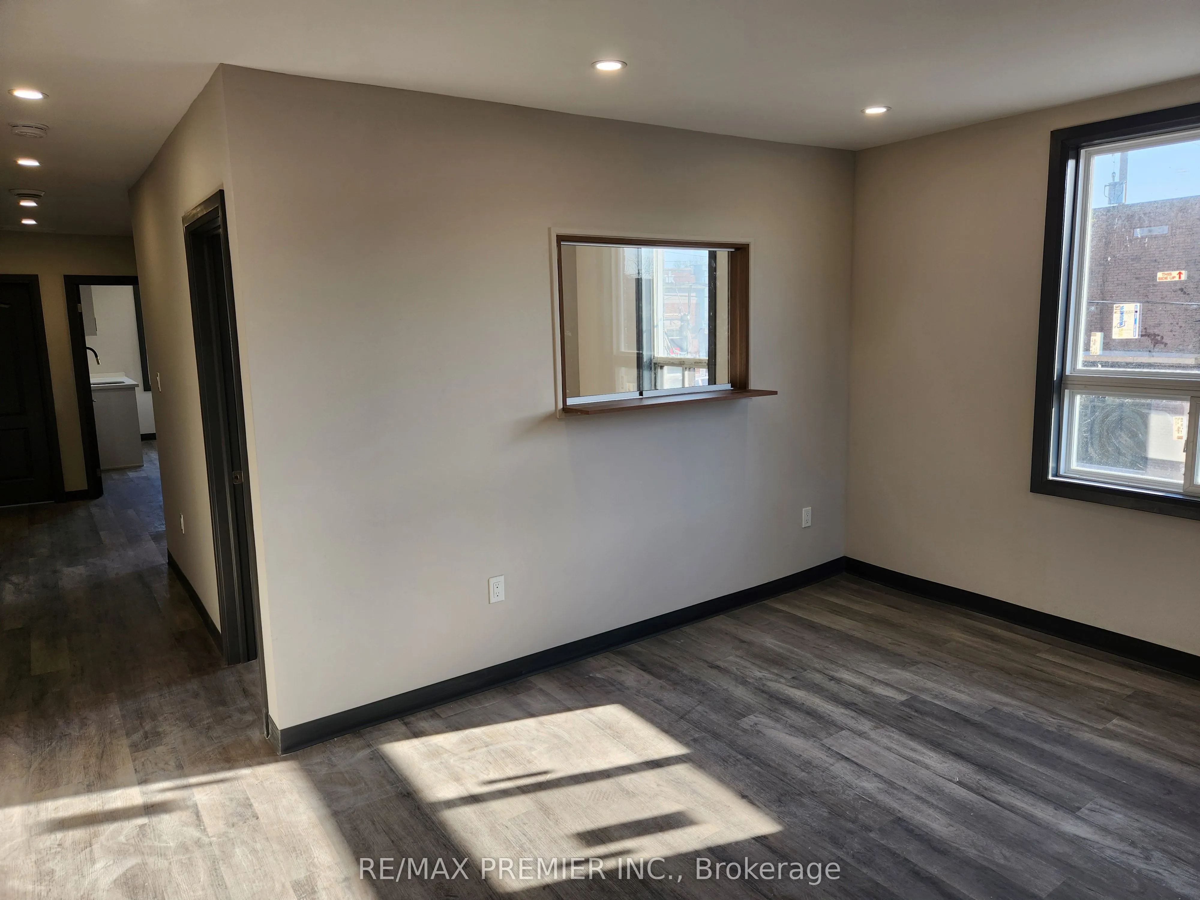 2898 Lake Shore Boulevard W