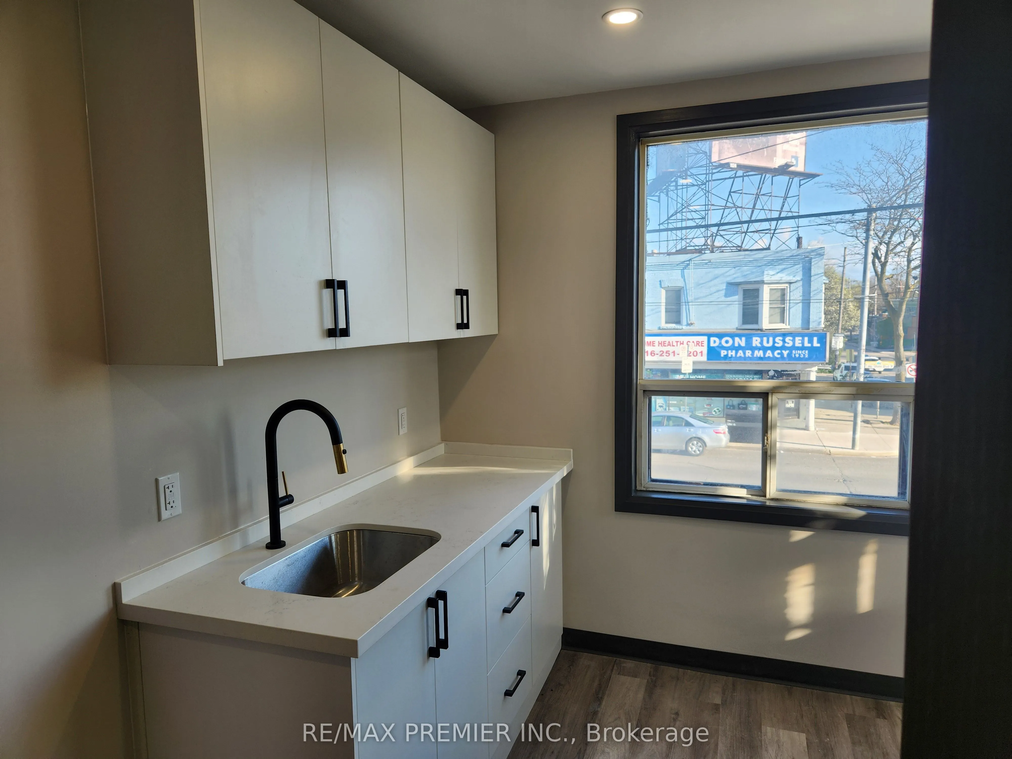 2898 Lake Shore Boulevard W