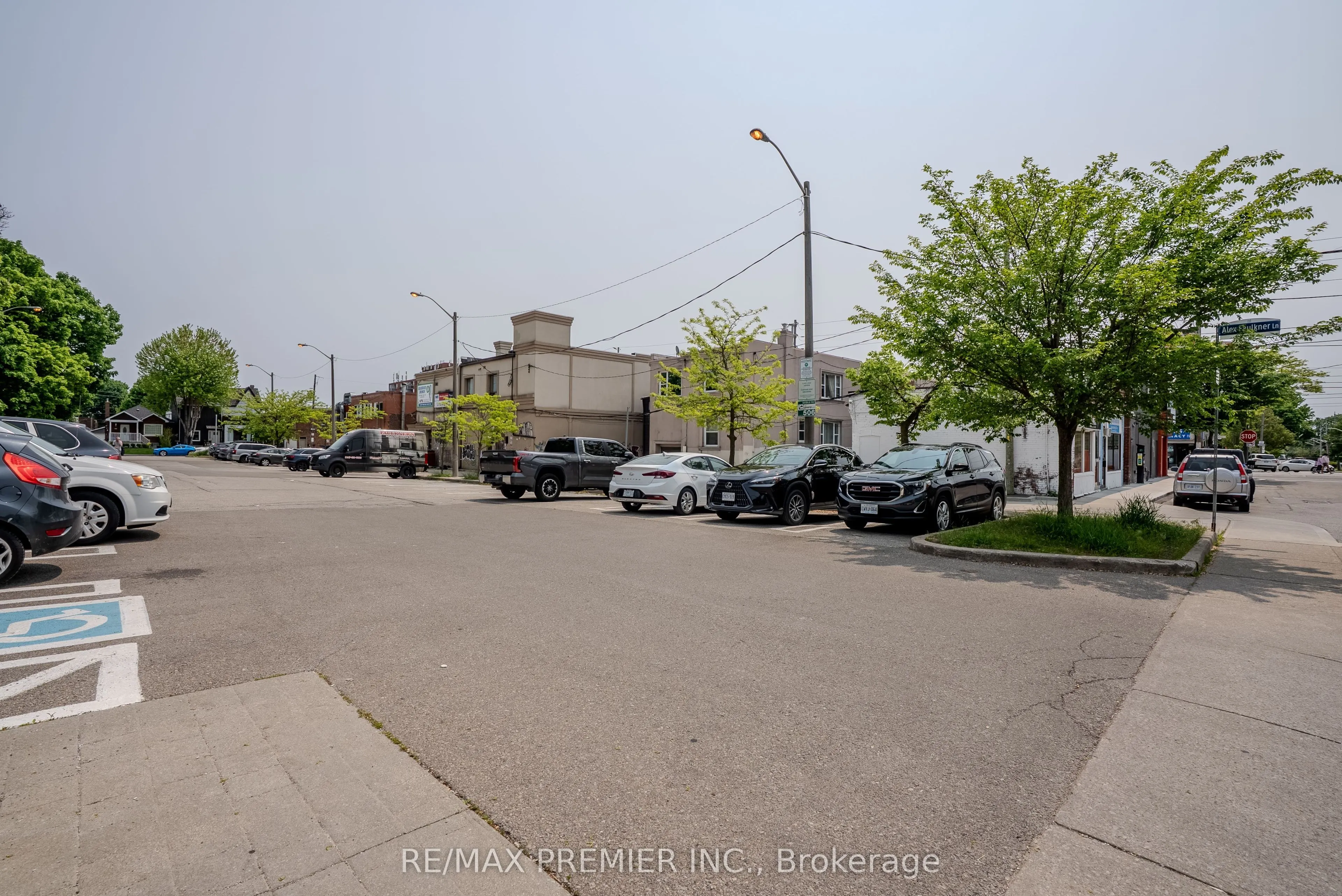 2898 Lake Shore Boulevard W