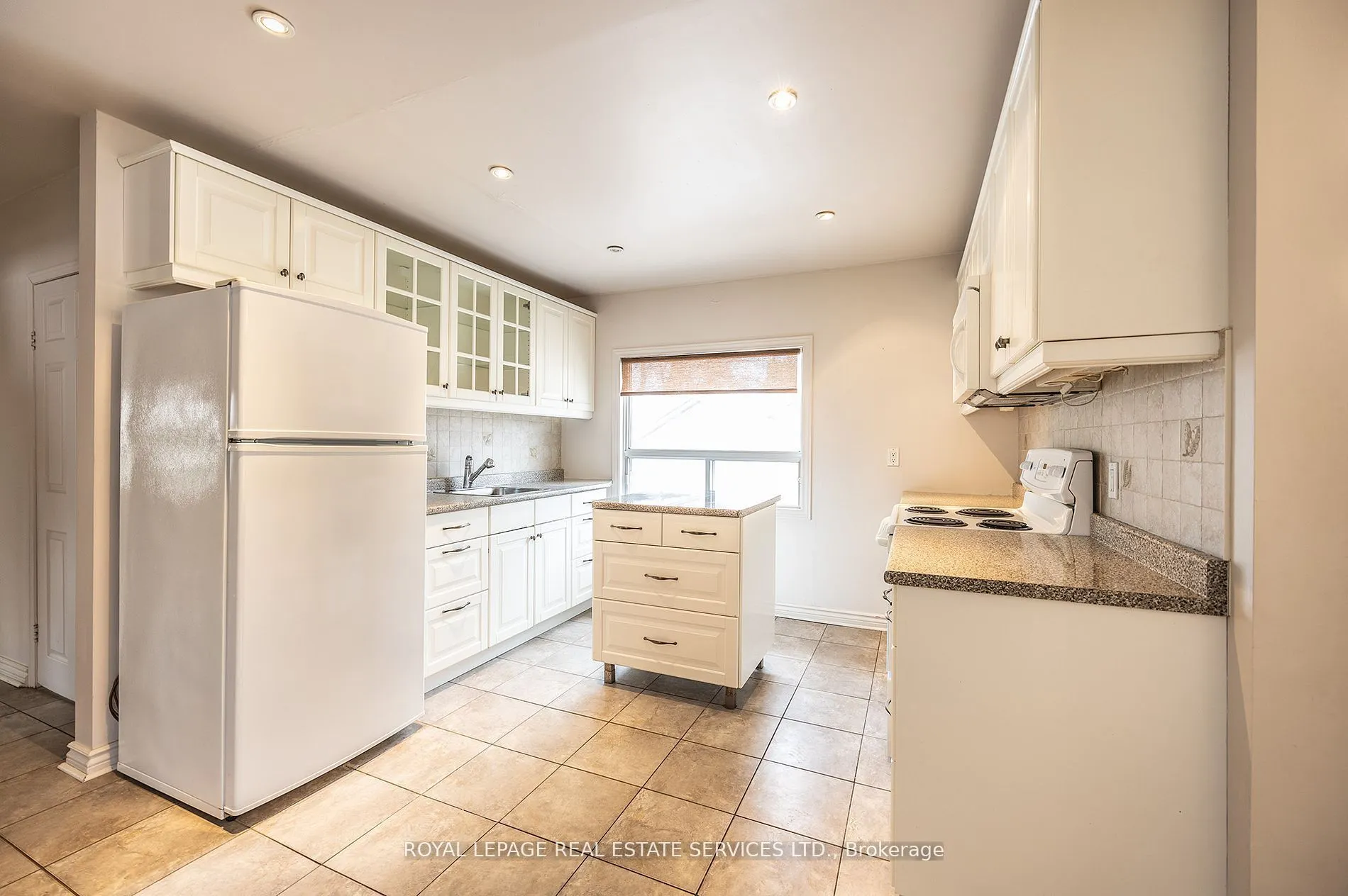 1361 Kenmuir Avenue