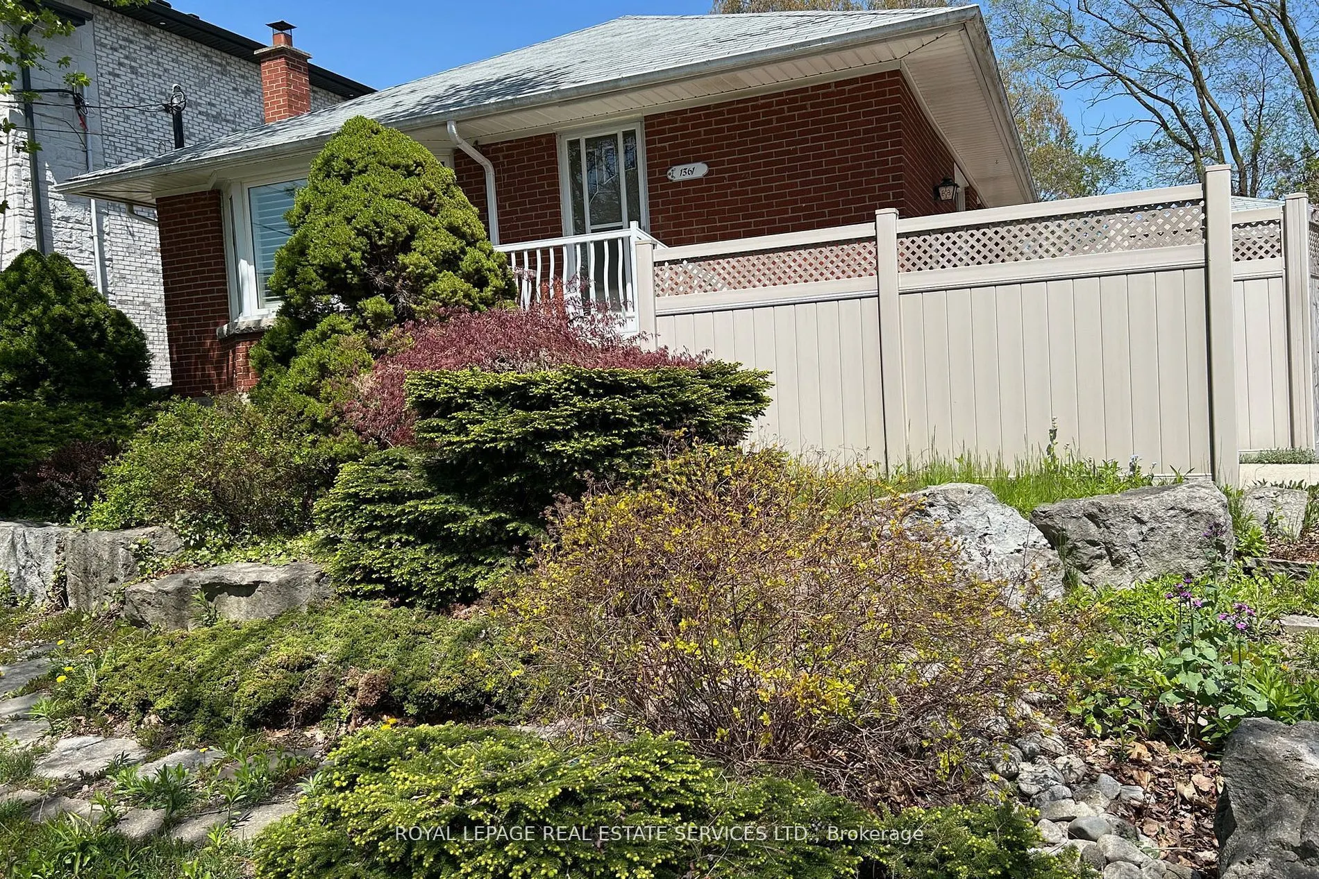 1361 Kenmuir Avenue