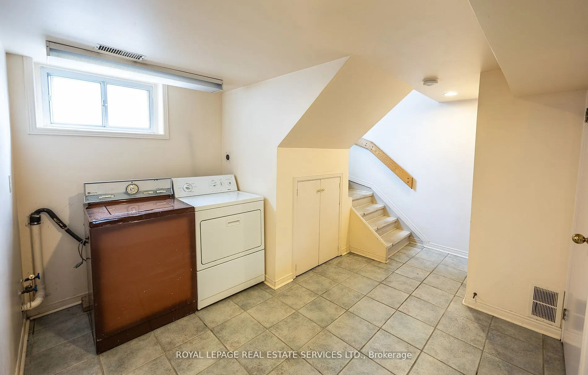 1361 Kenmuir Avenue