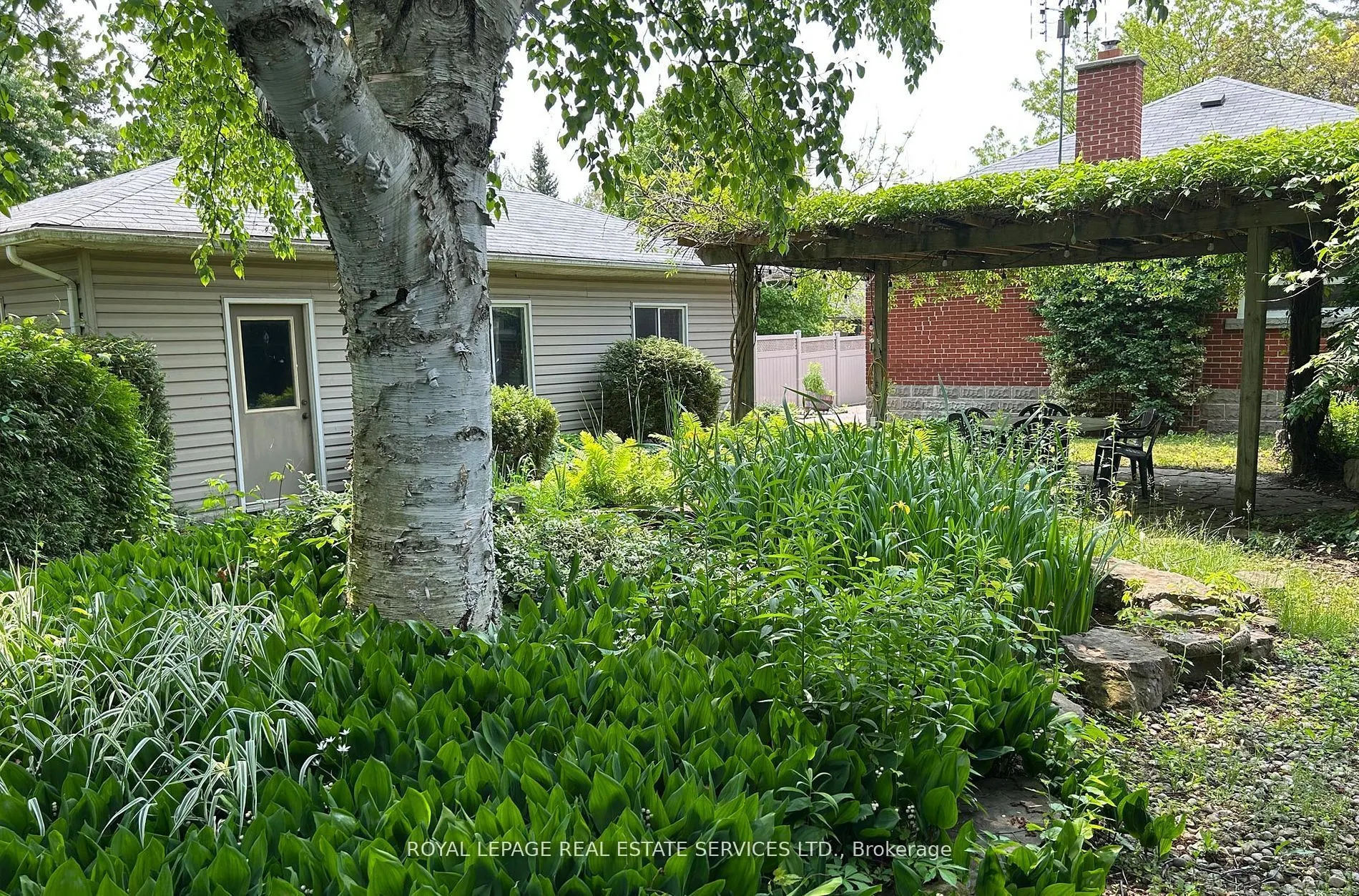 1361 Kenmuir Avenue