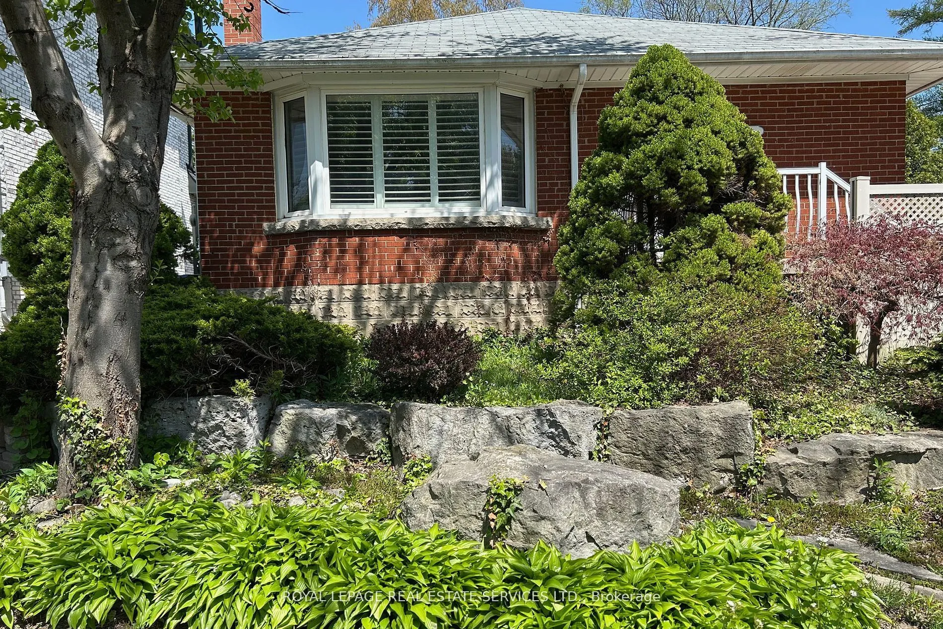 1361 Kenmuir Avenue