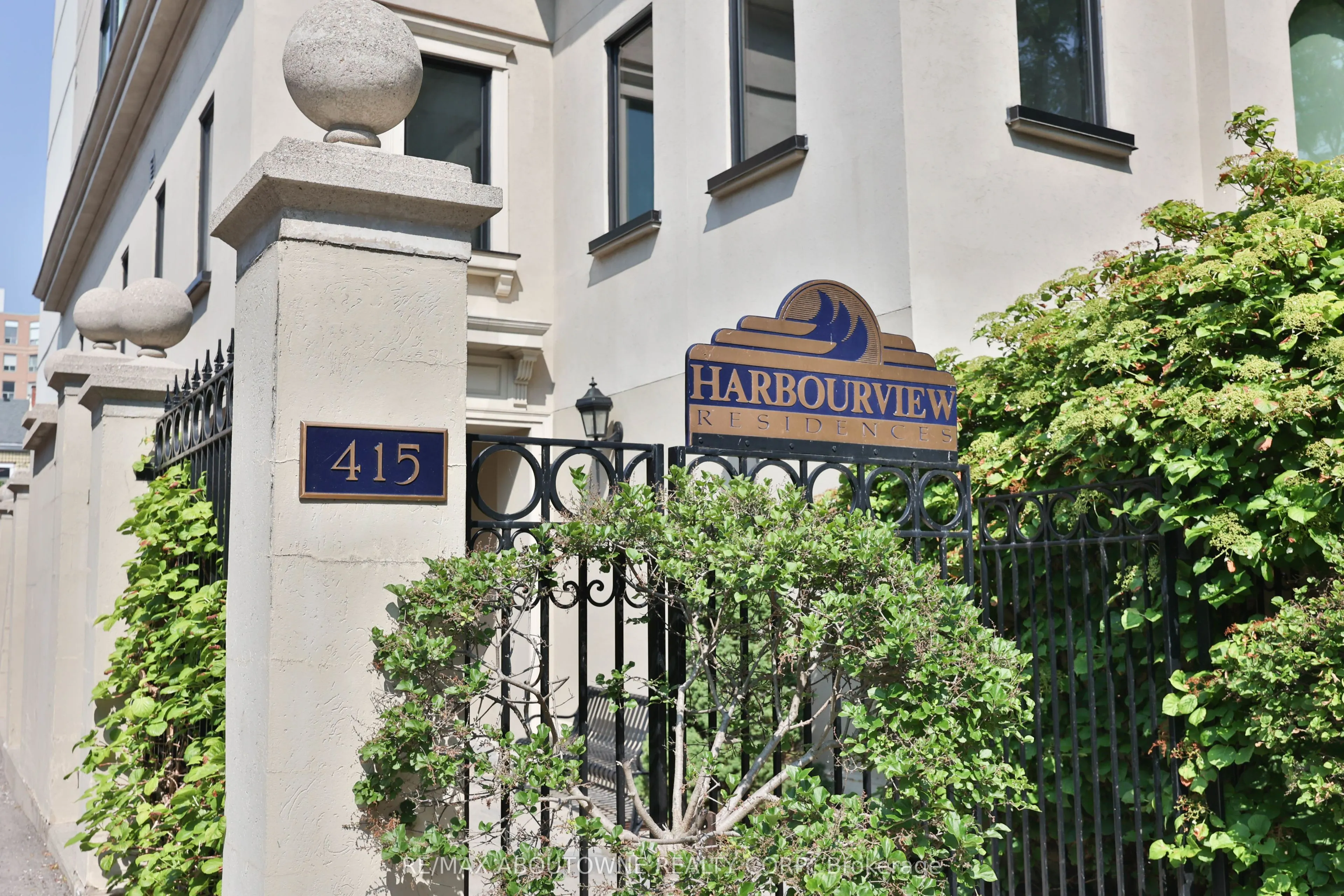 415 Locust Street, #1103