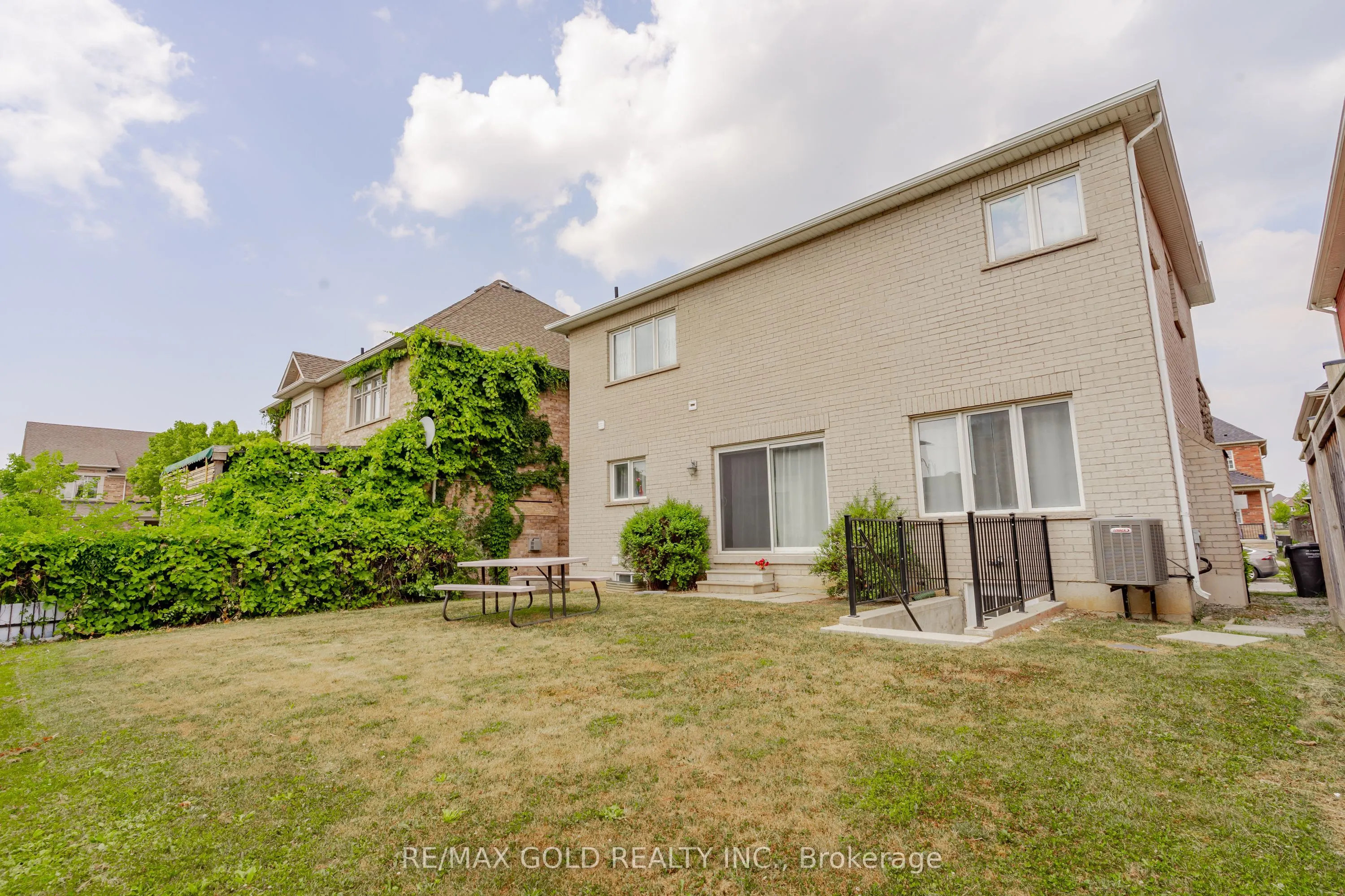 16 Palmvalley Drive