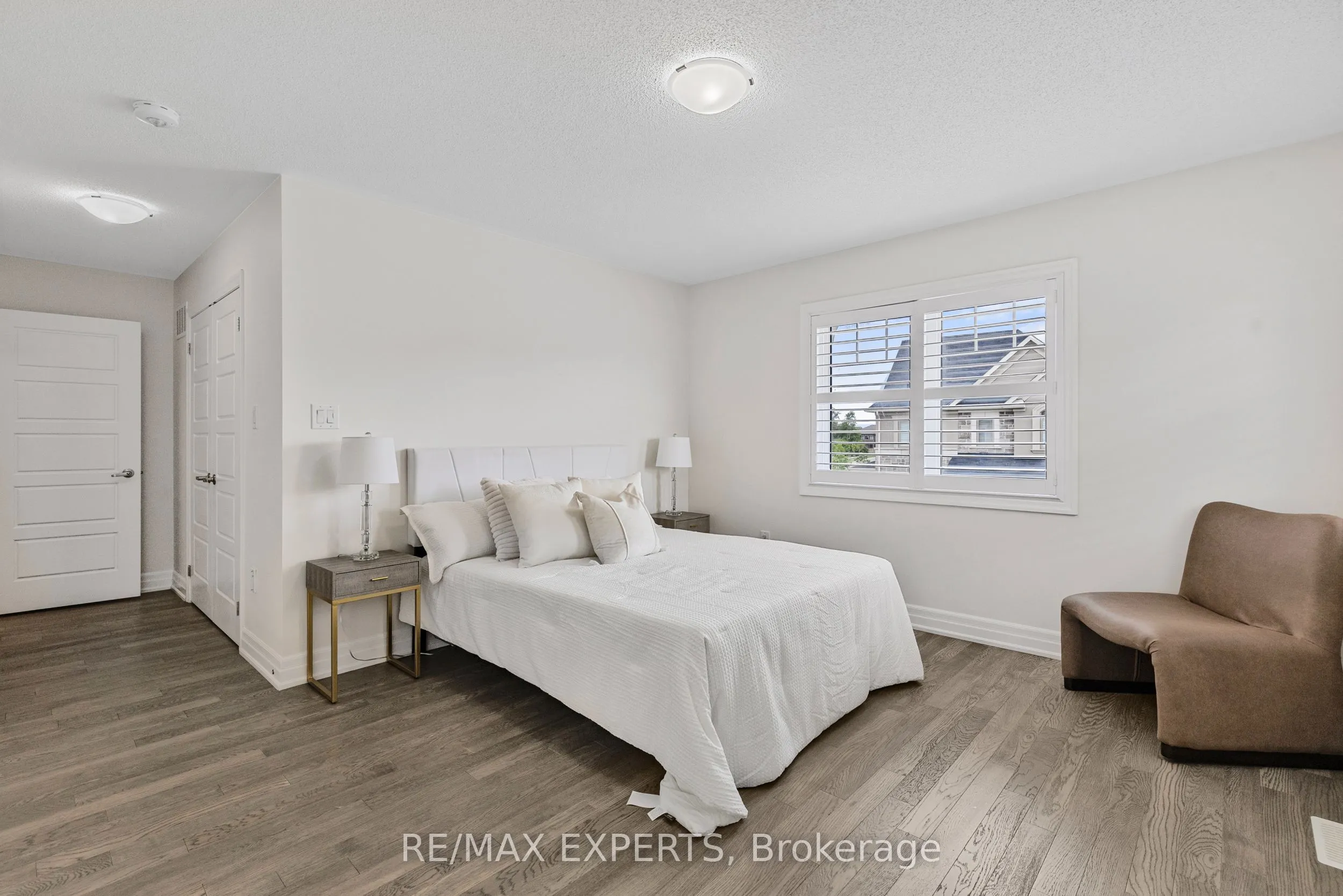 1374 Rose Way