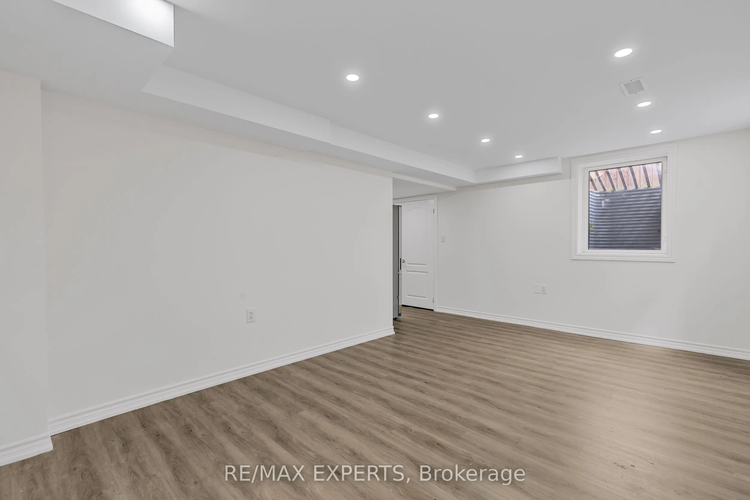1374 Rose Way