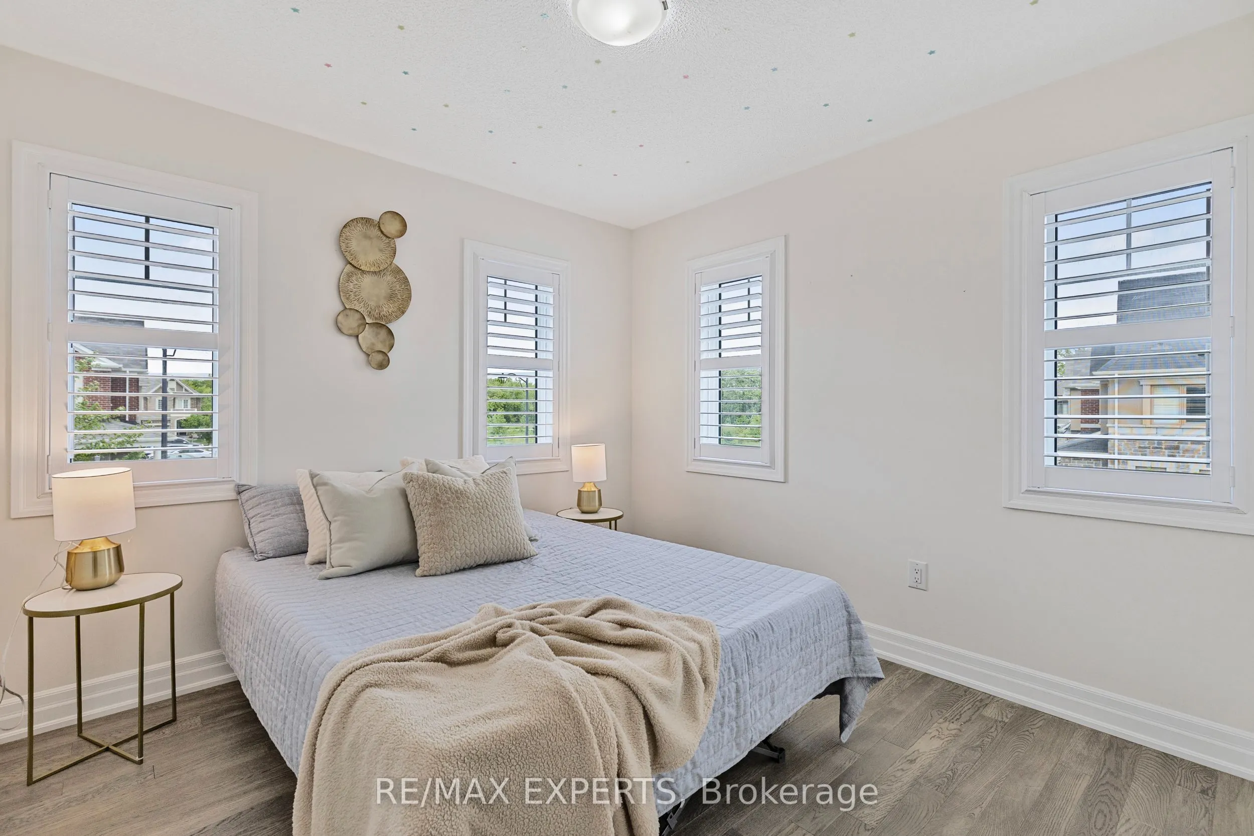 1374 Rose Way