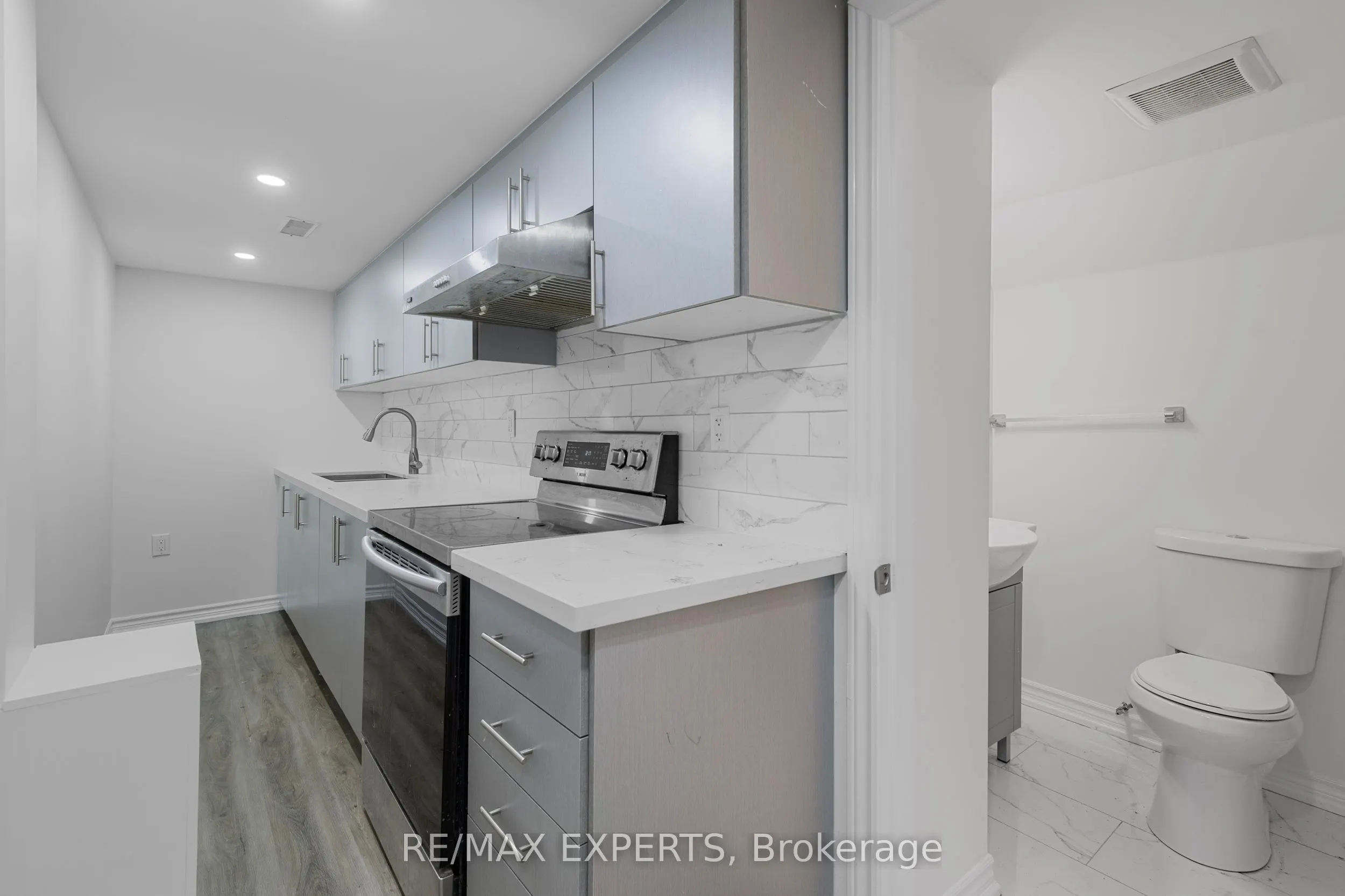 1374 Rose Way