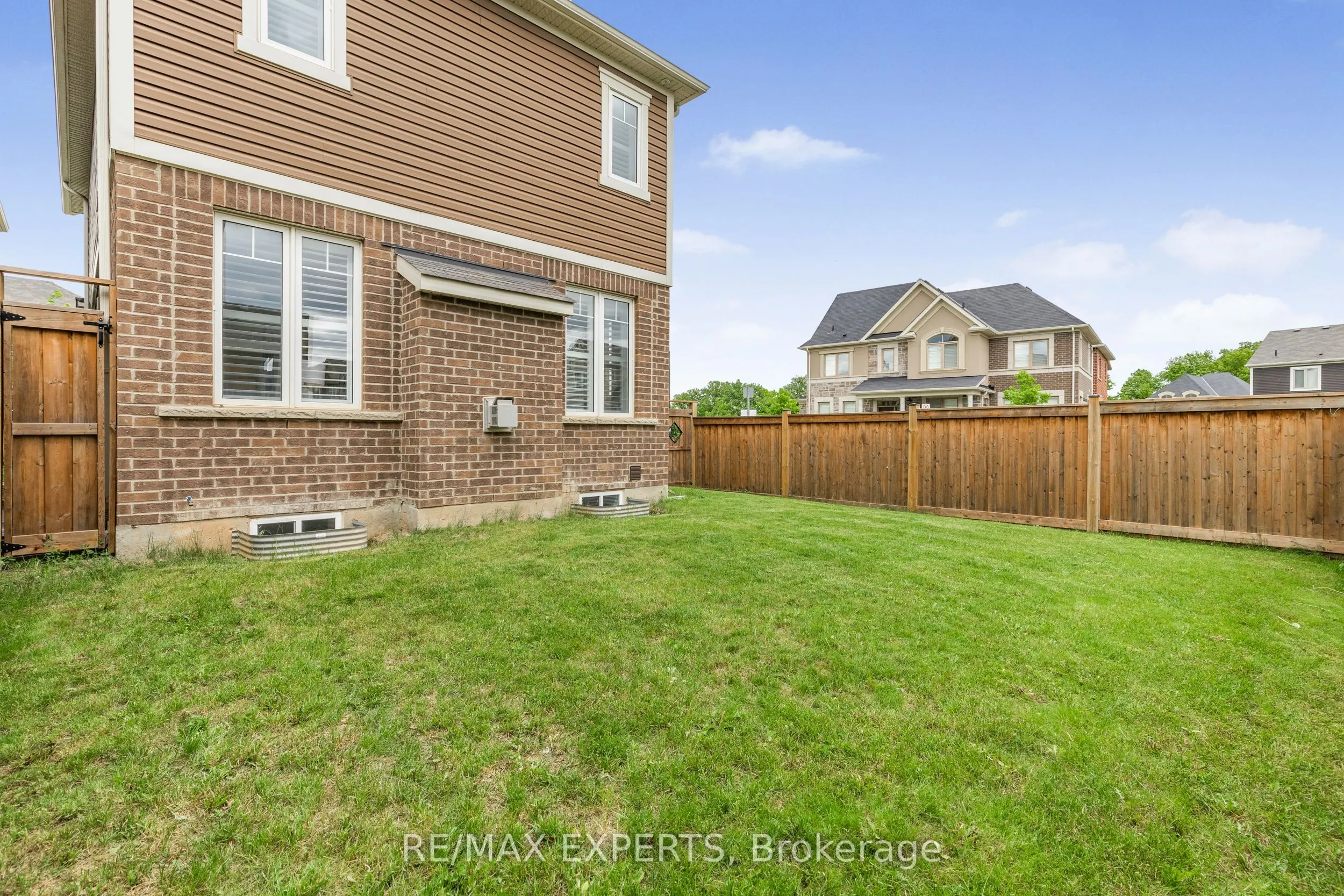 1374 Rose Way