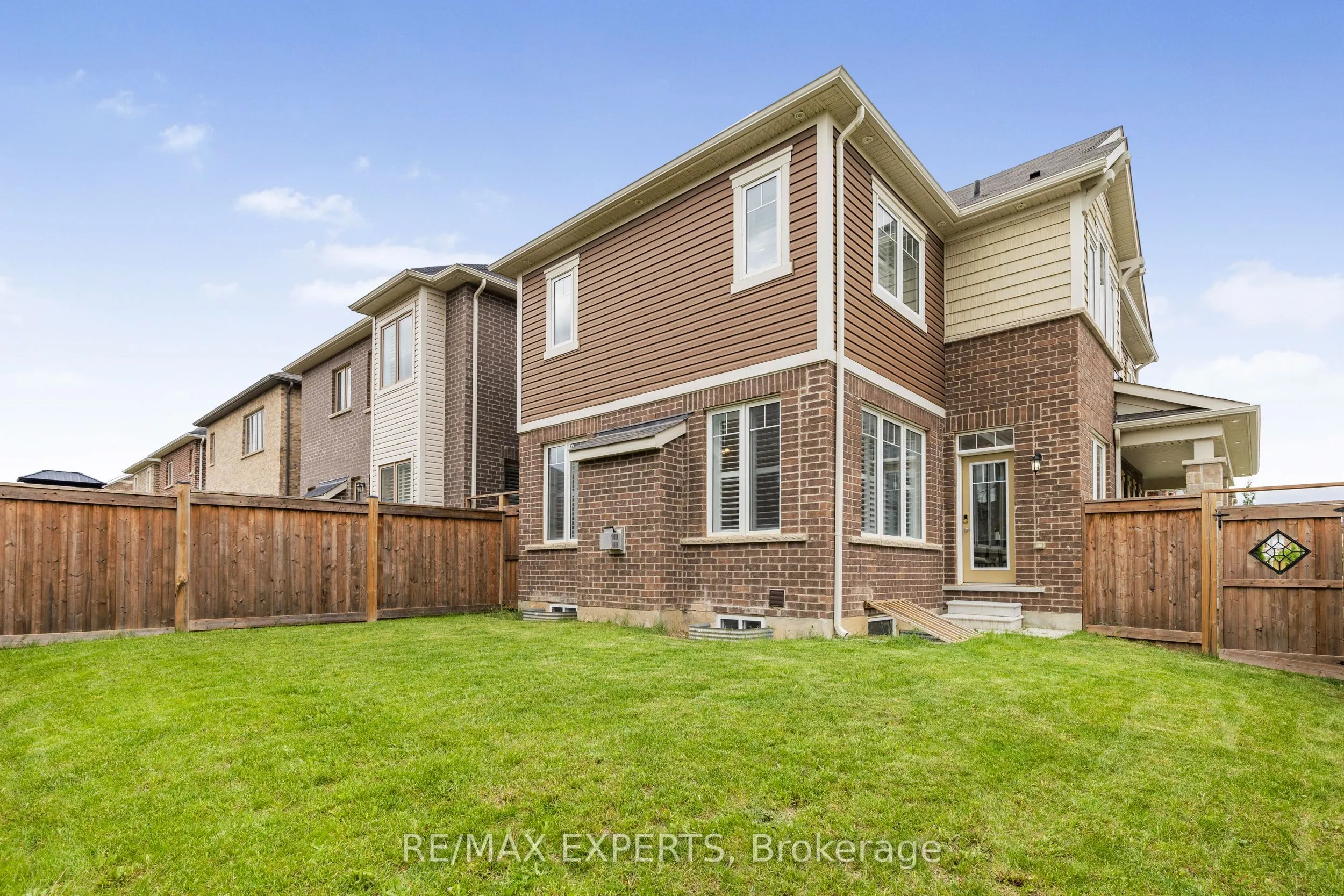 1374 Rose Way