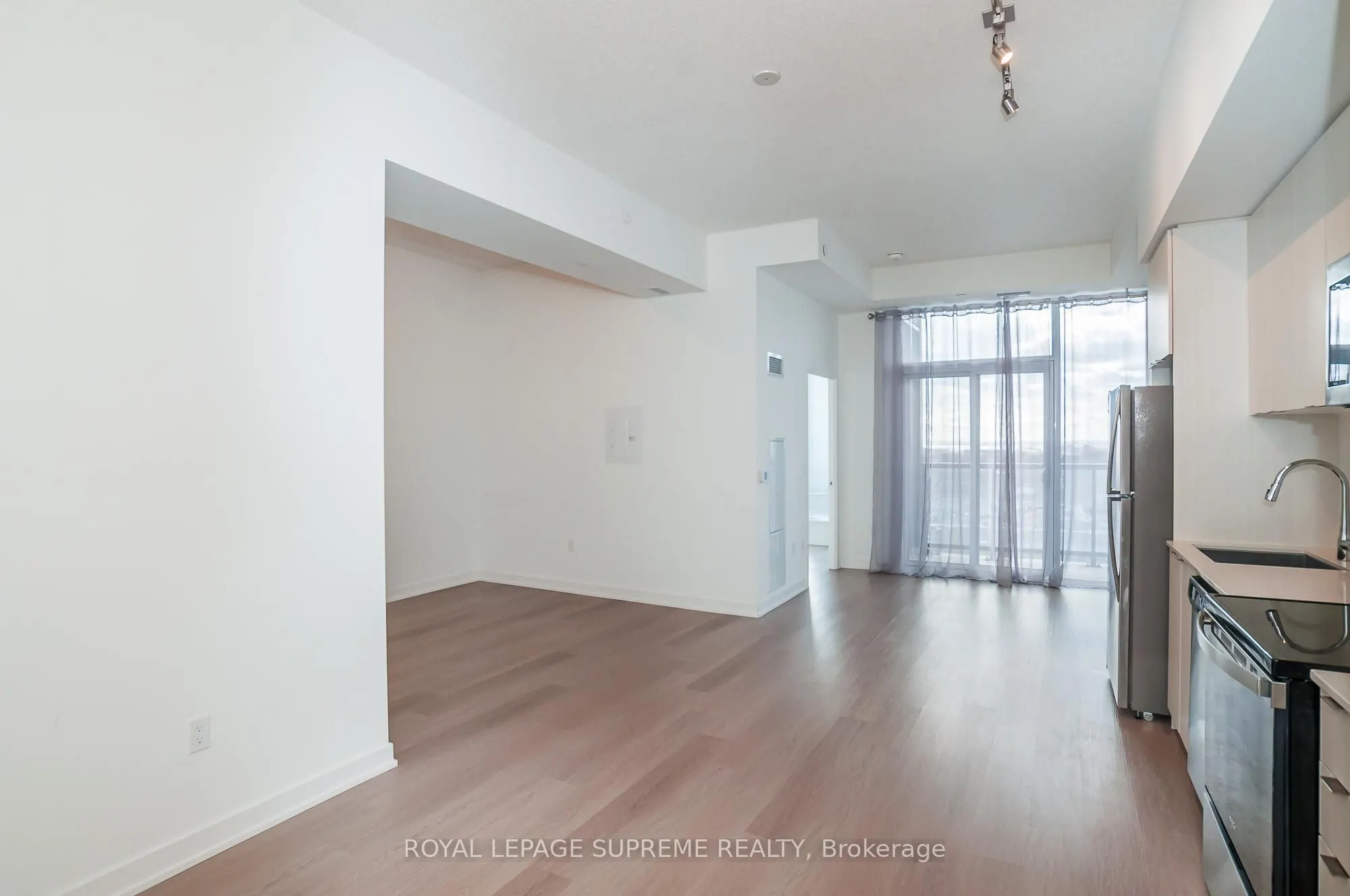 859 The Queensway, #811