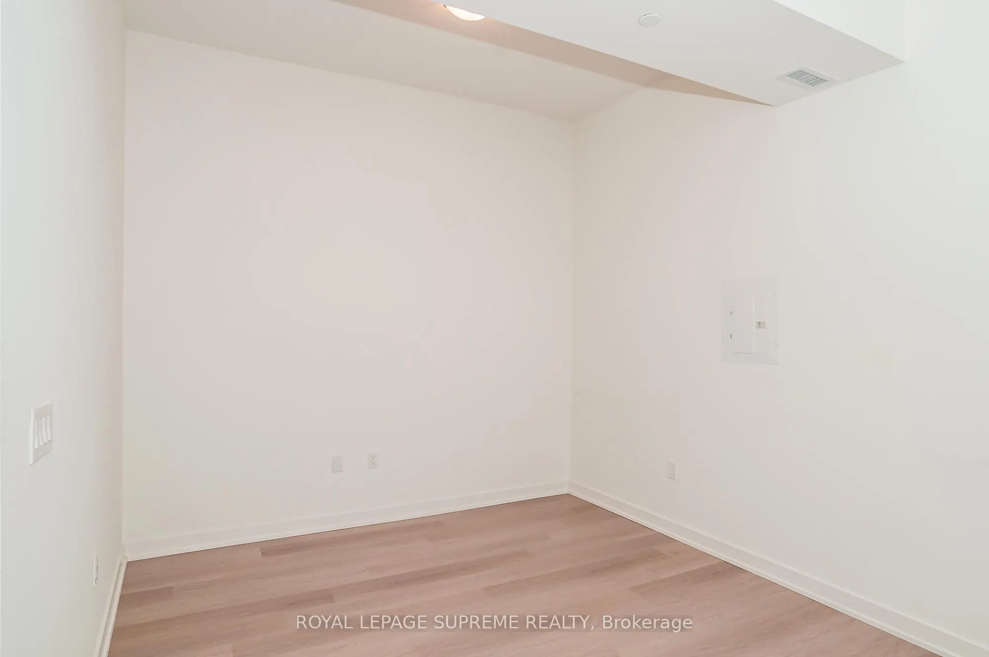 859 The Queensway, #811