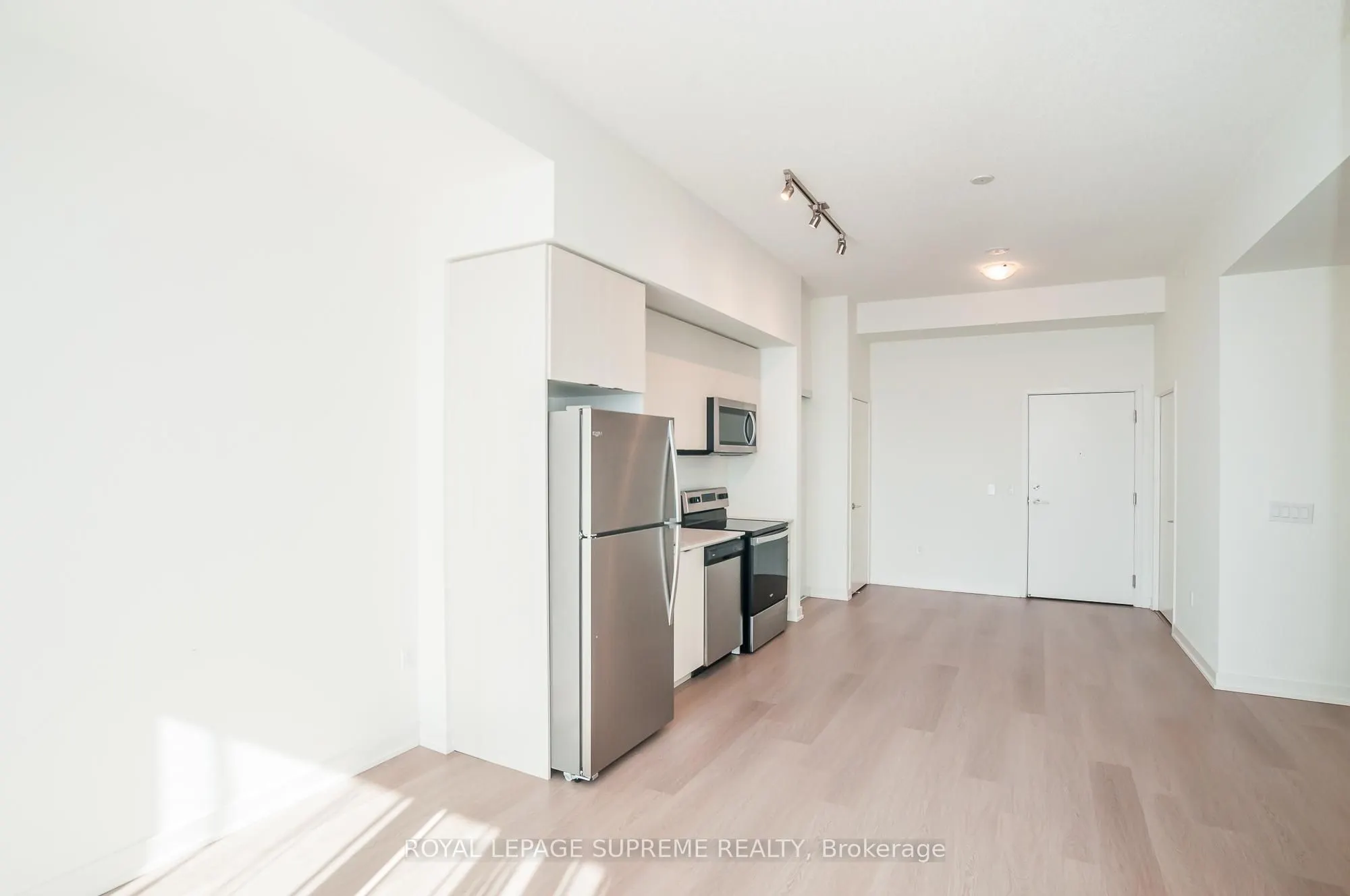859 The Queensway, #811