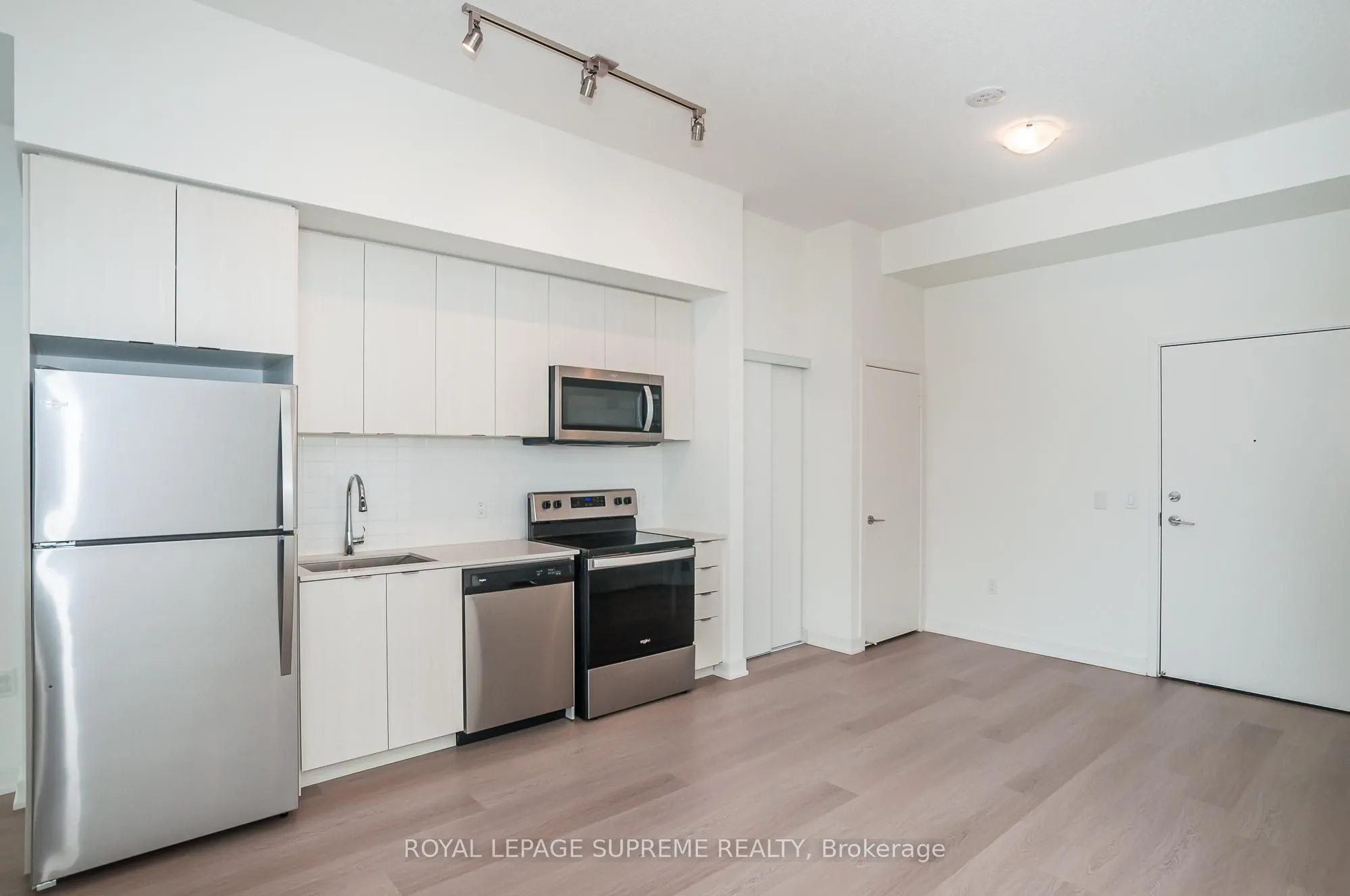 859 The Queensway, #811