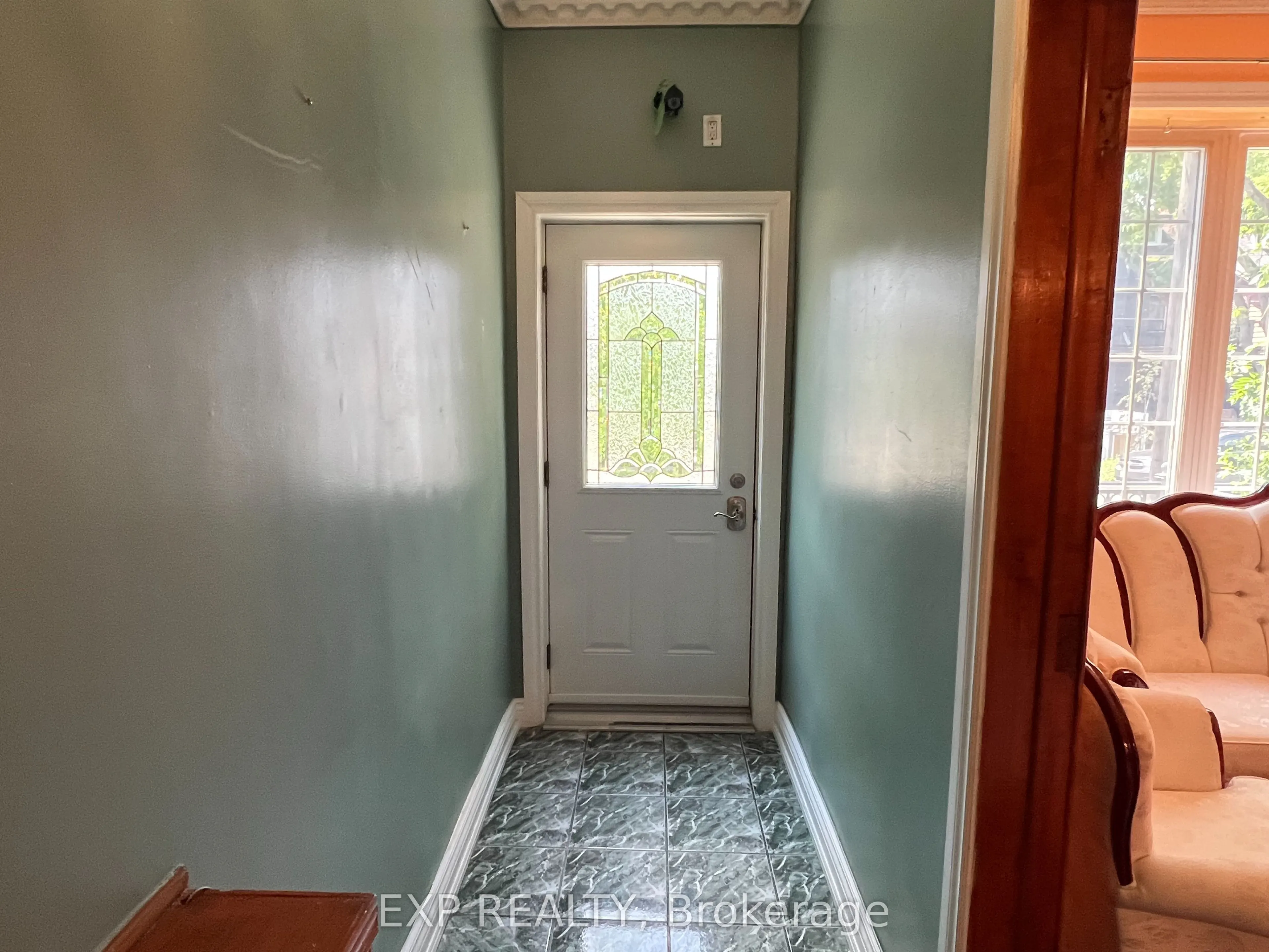 33 Lansdowne Avenue