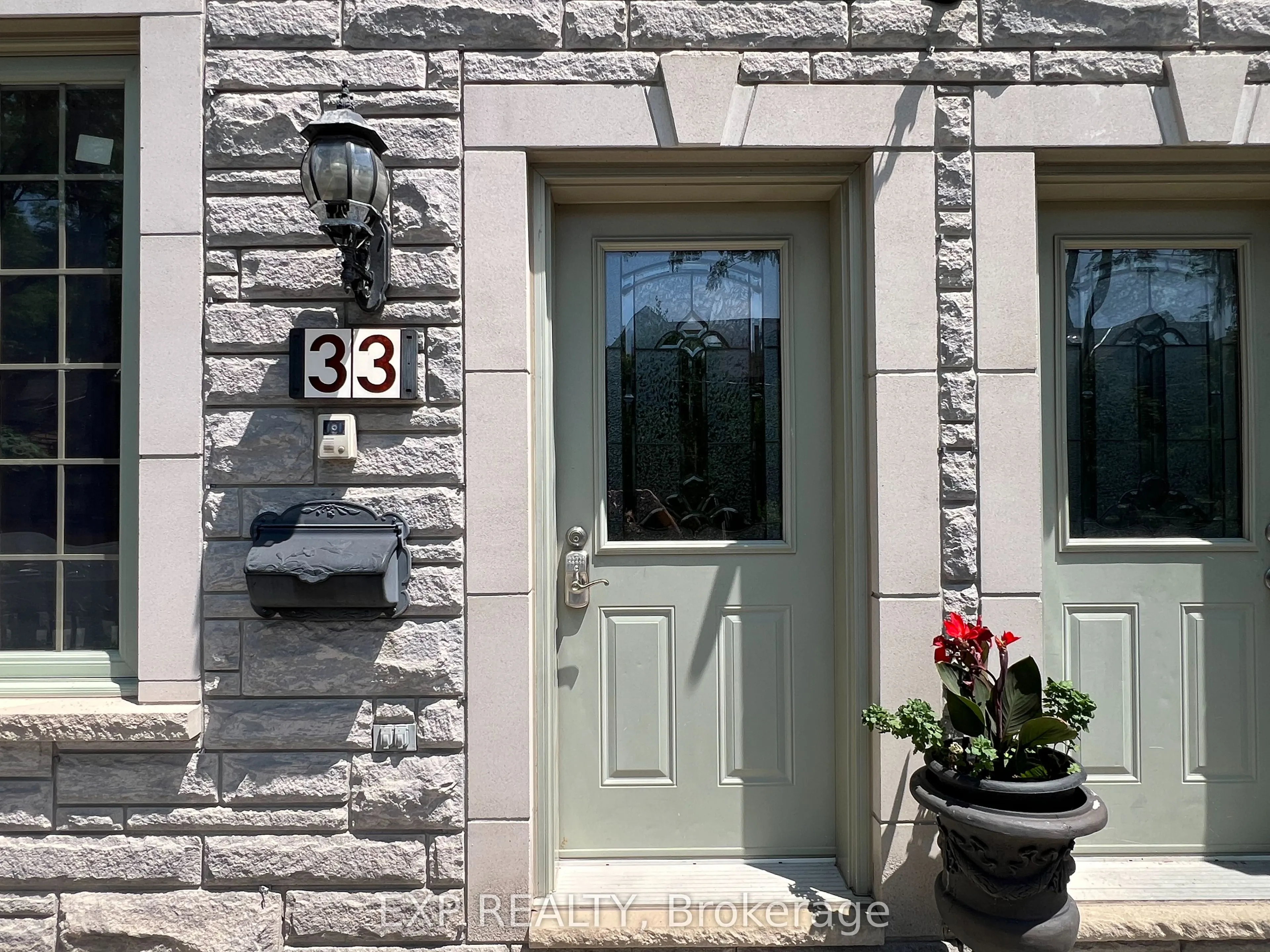 33 Lansdowne Avenue