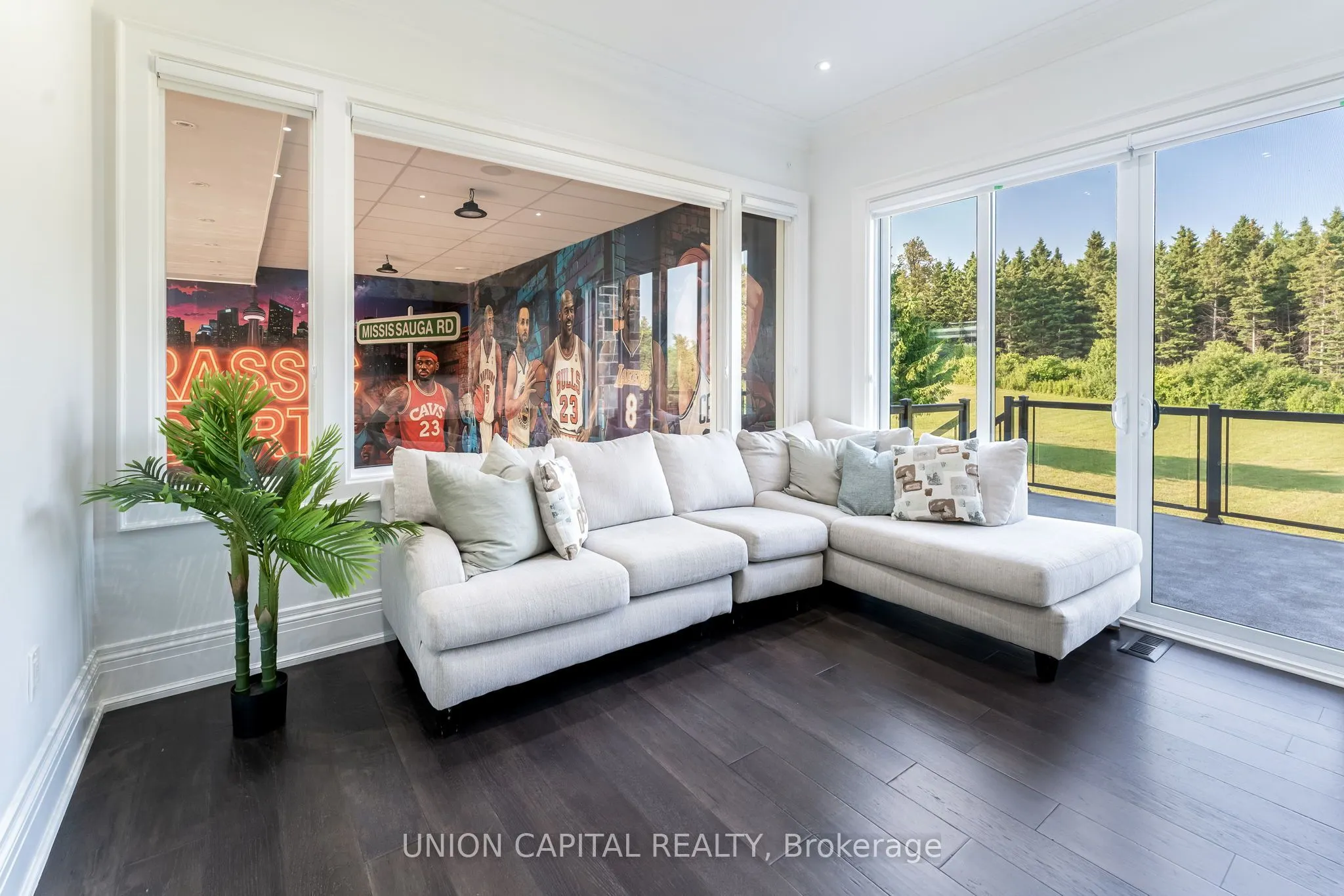 16033 Mississauga Road