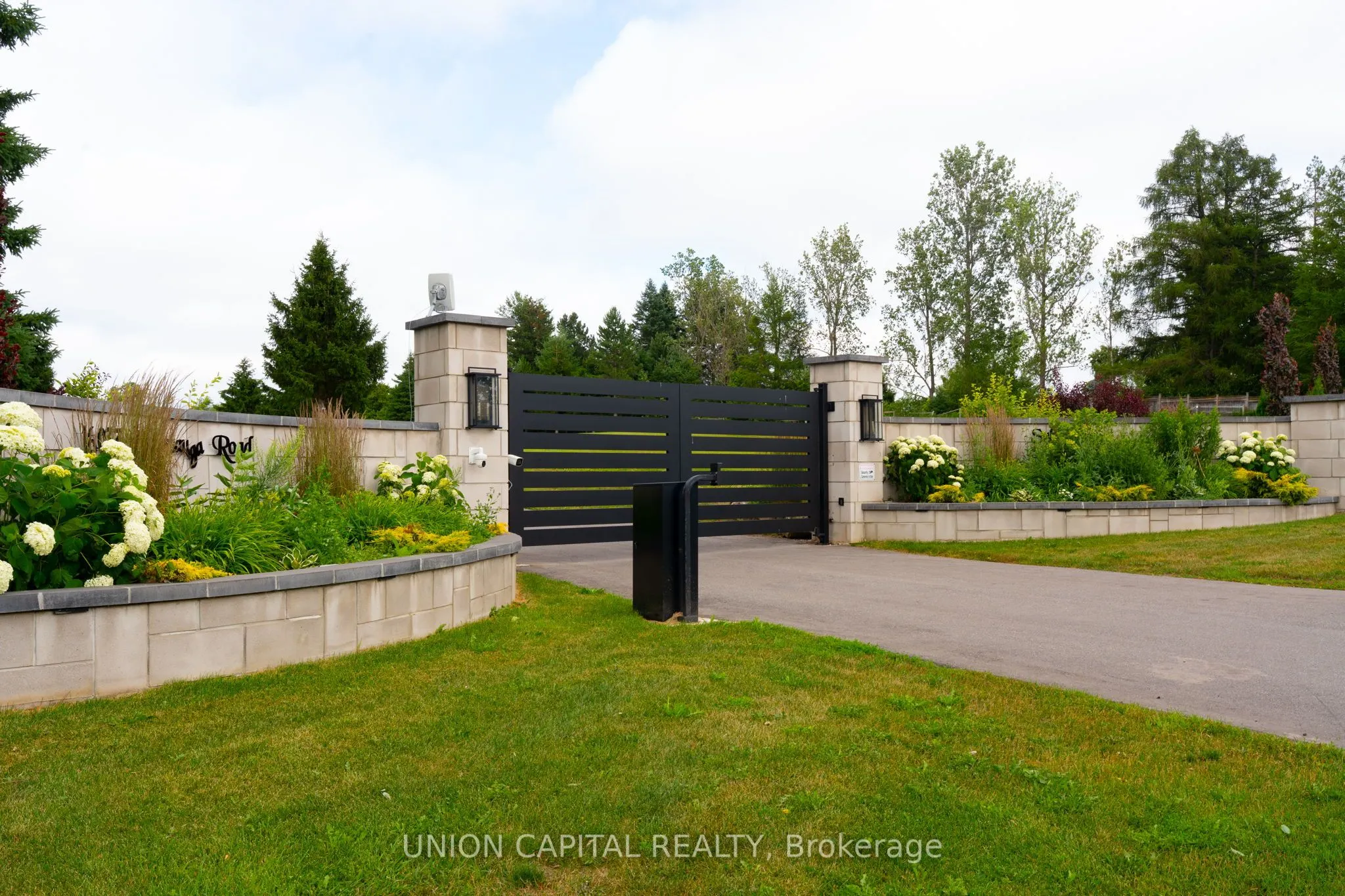 16033 Mississauga Road