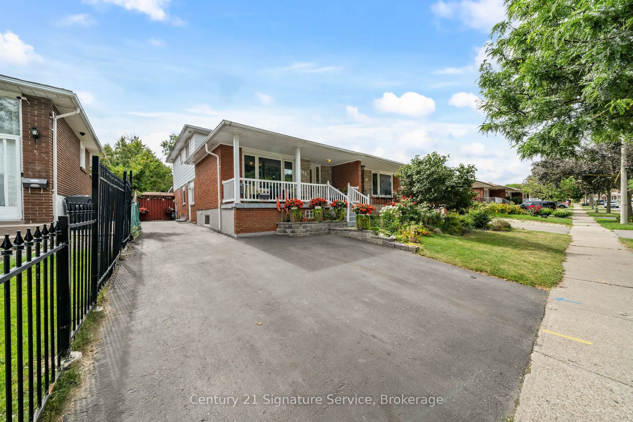 144 Voltarie Crescent