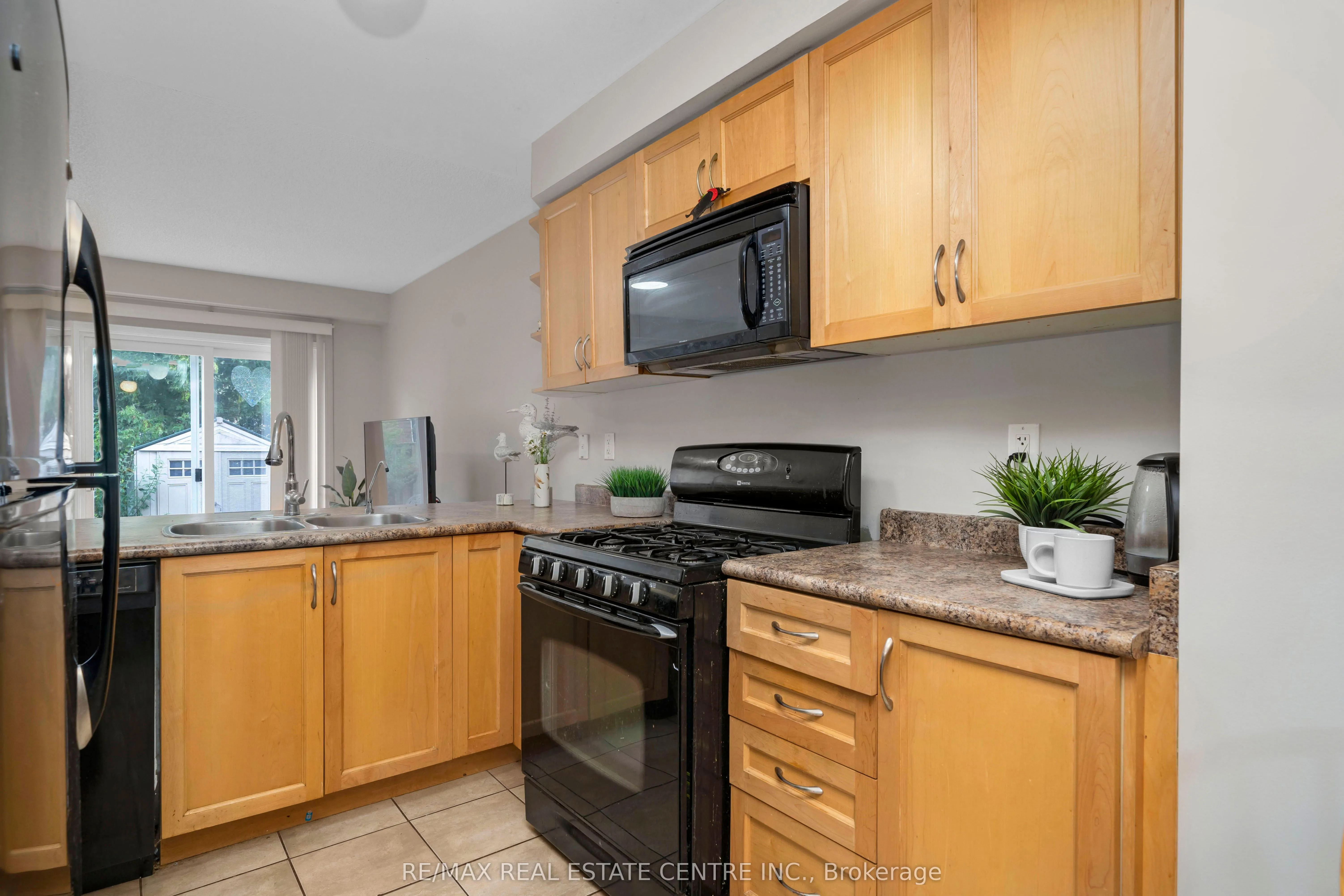 71 Mowat Crescent