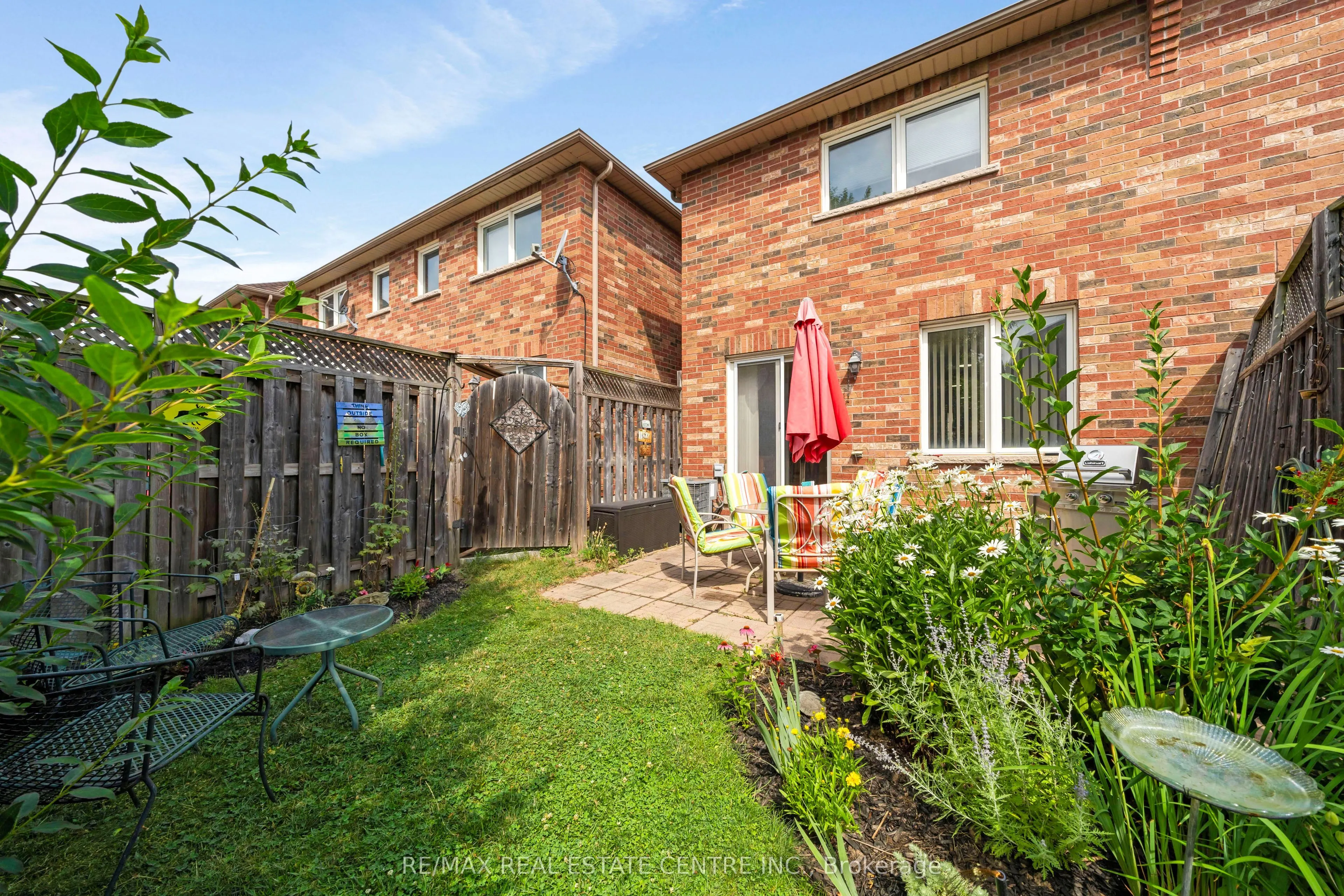 71 Mowat Crescent