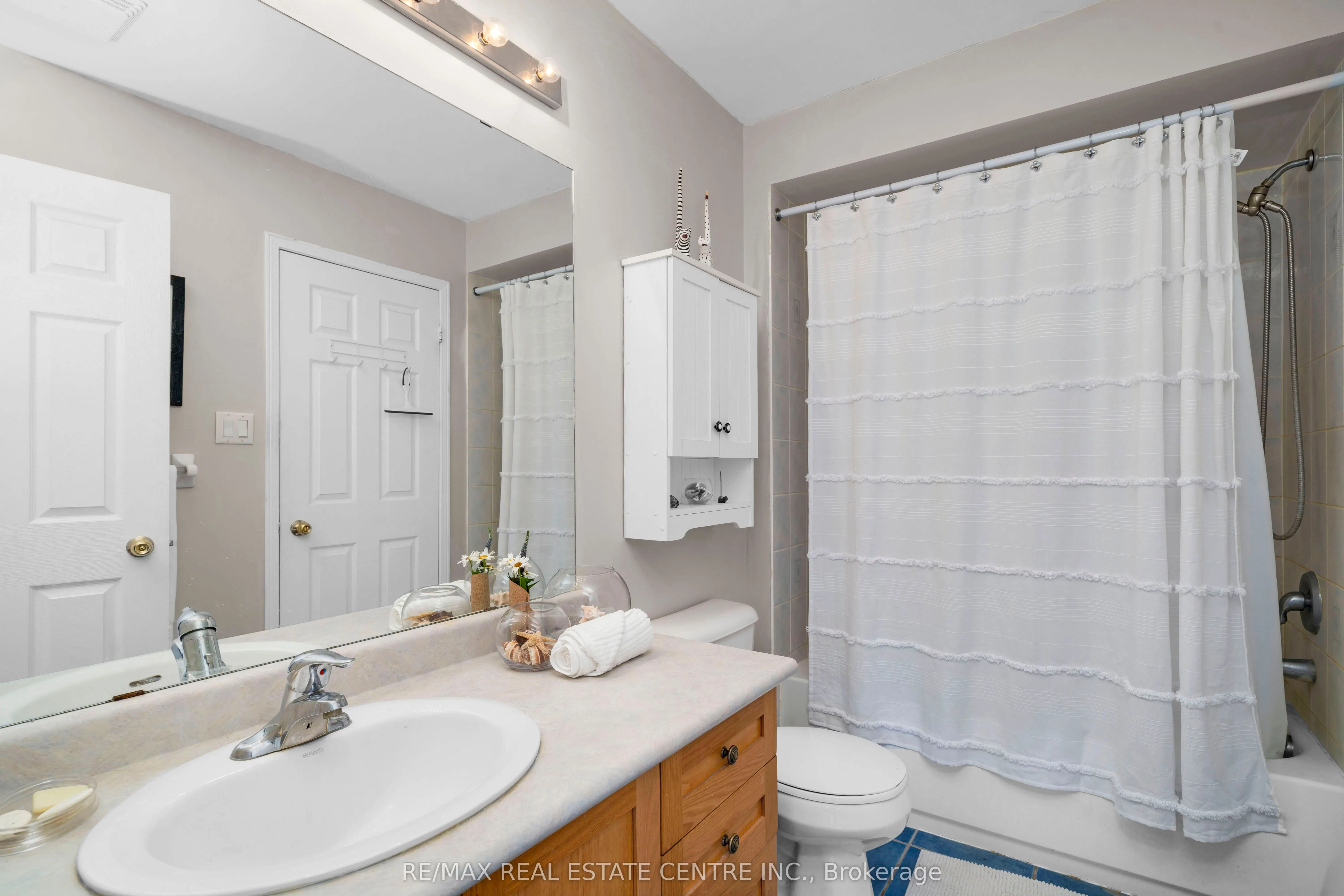 71 Mowat Crescent