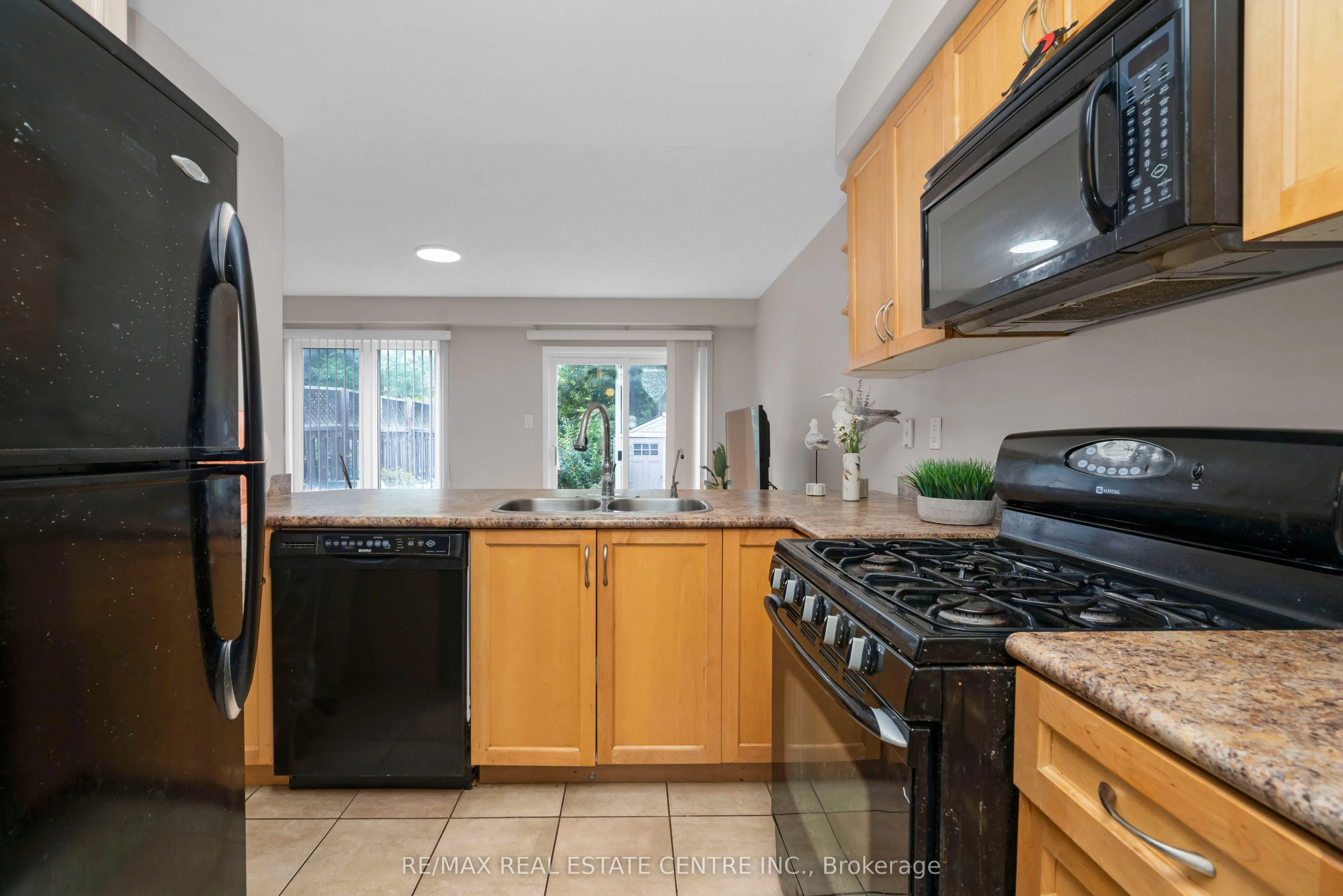 71 Mowat Crescent