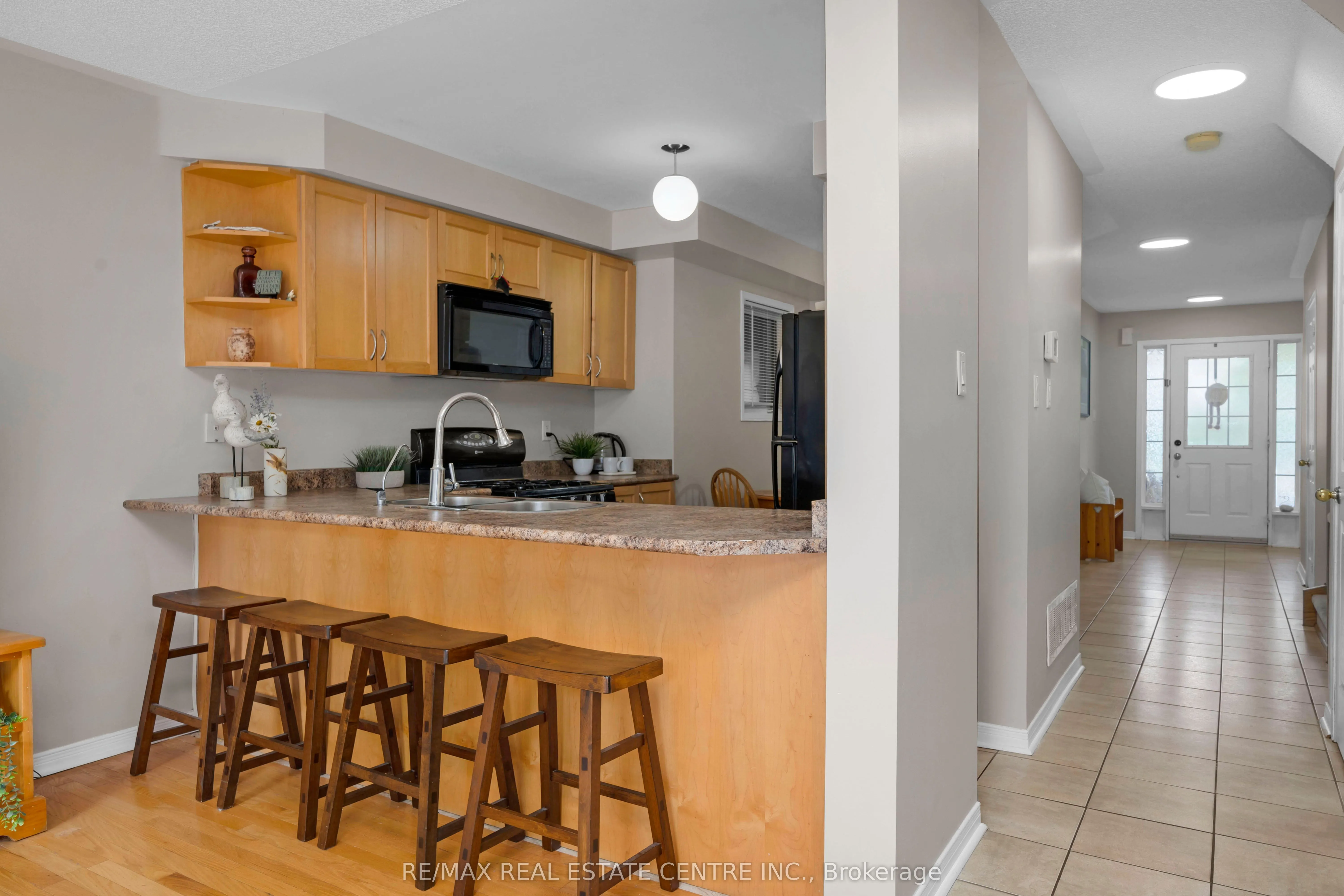 71 Mowat Crescent