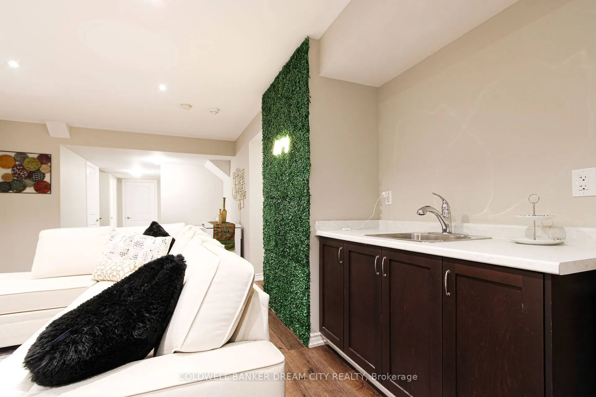 450 Brisdale Drive