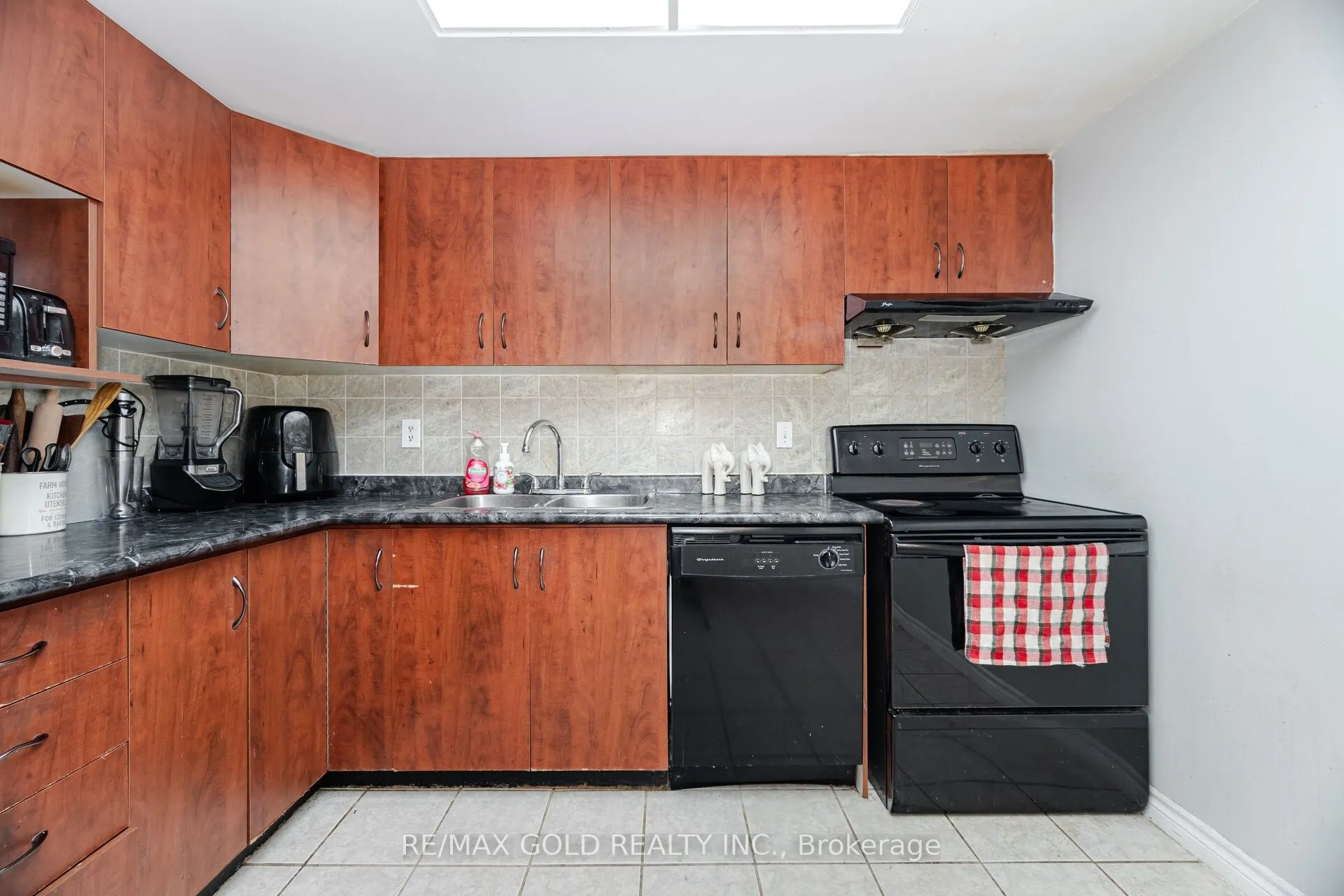8 Lisa Street, #903