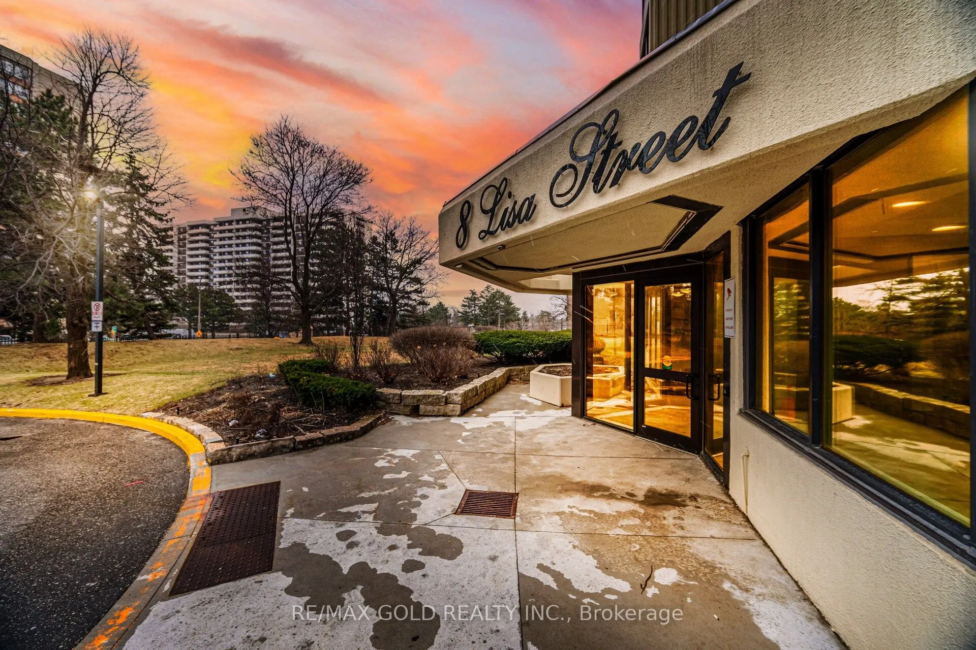 8 Lisa Street, #903