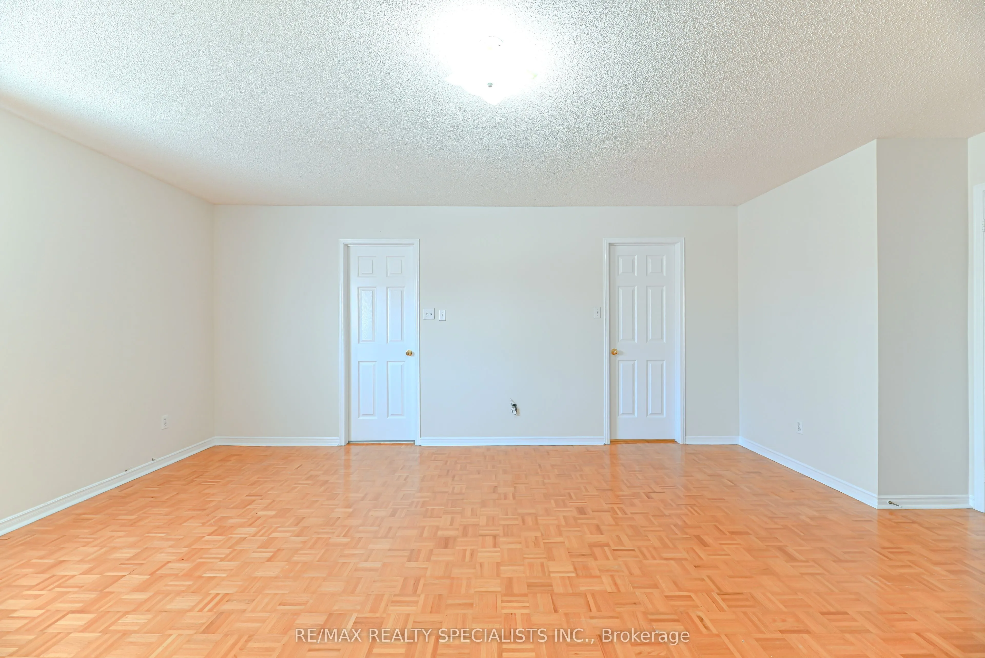 25 Chadwick Street E
